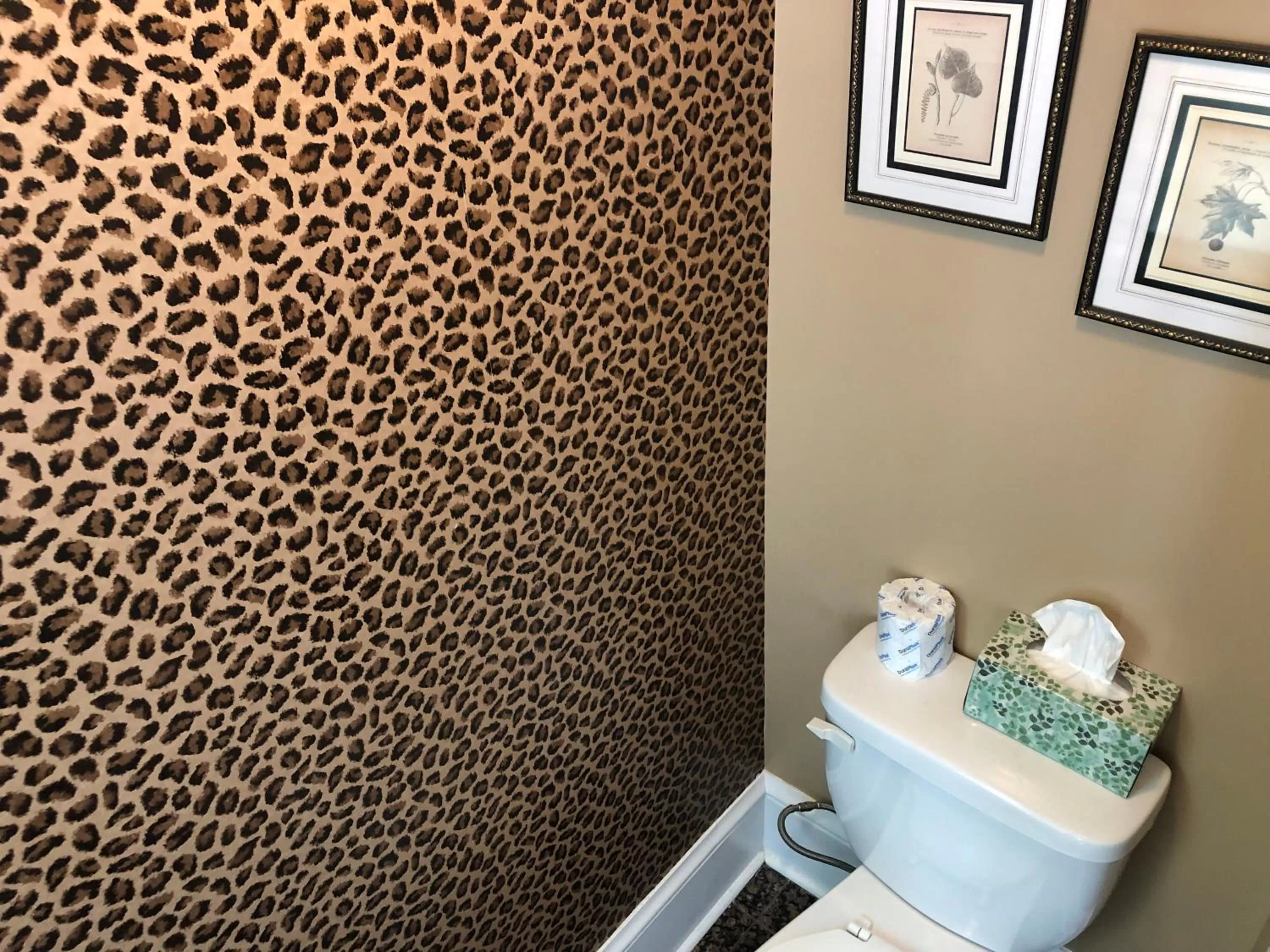 Bathroom in Leaside Manor