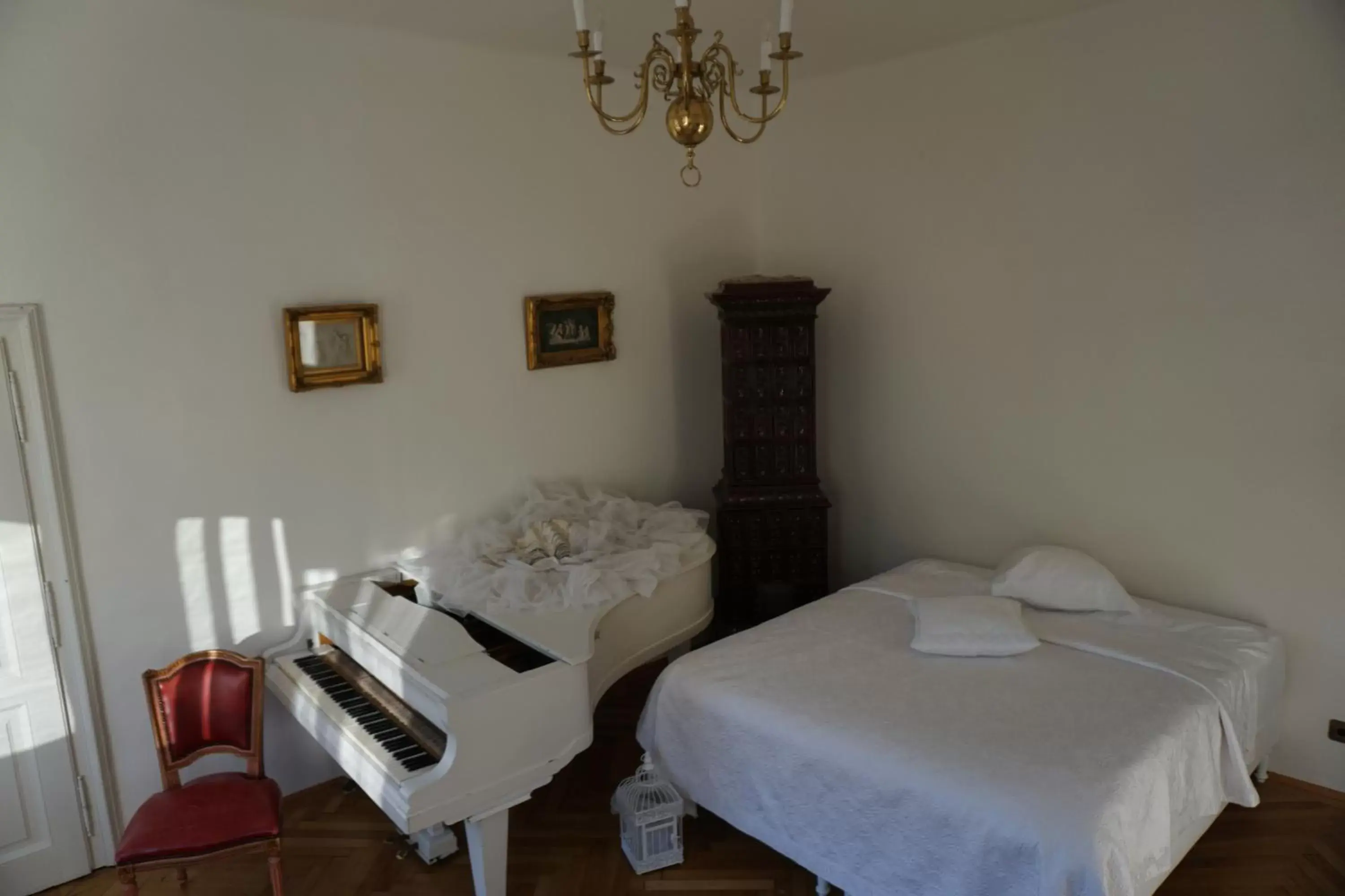 Deluxe Room with River View in Sarah's Altstadt Oase Salzburg Deluxe Room with River View in Sarah's Altstadt Oase Salzburg