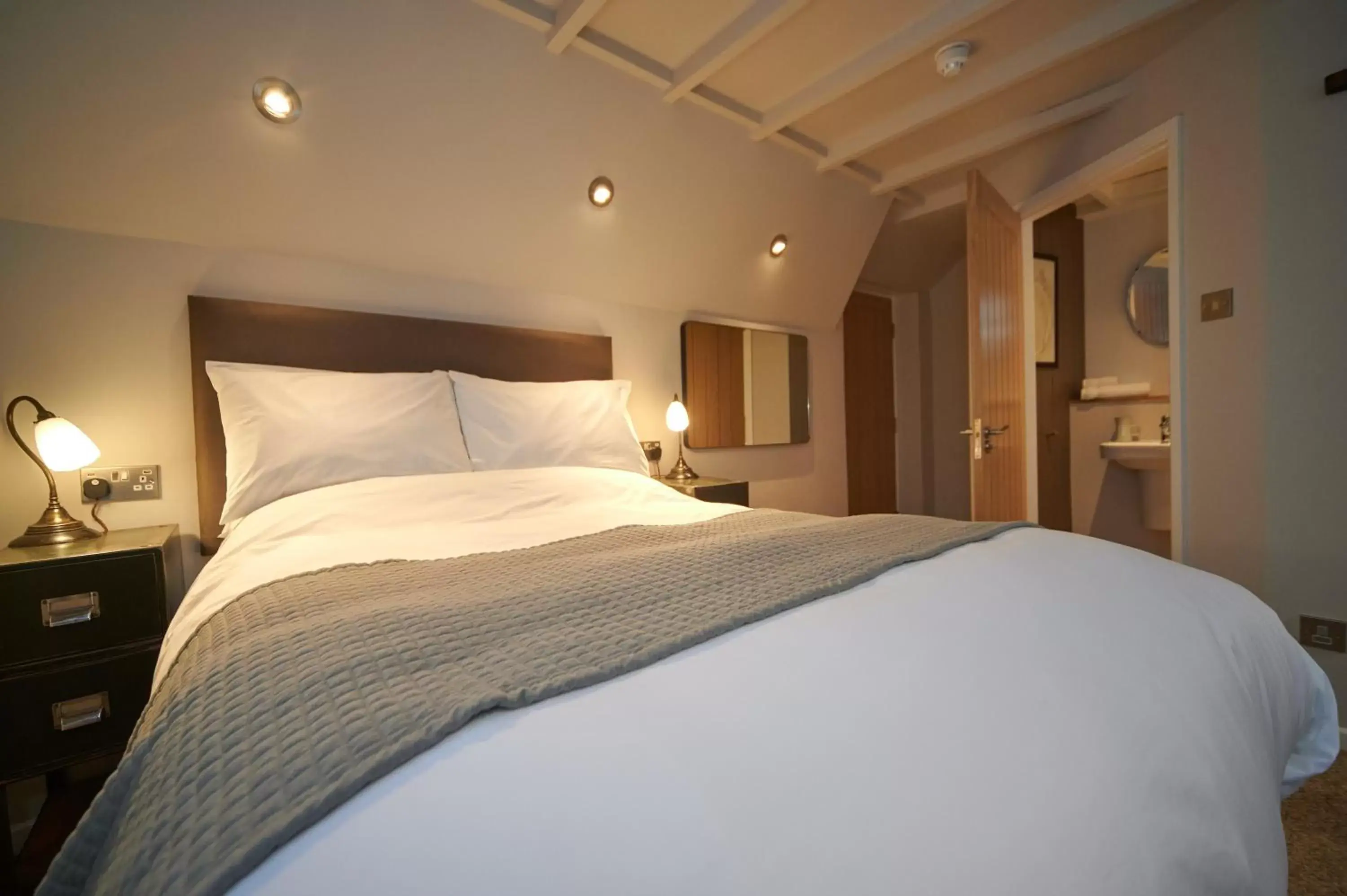 Deluxe Double Room with Bath in Black Lion Inn Deluxe Double Room with Bath in Black Lion Inn