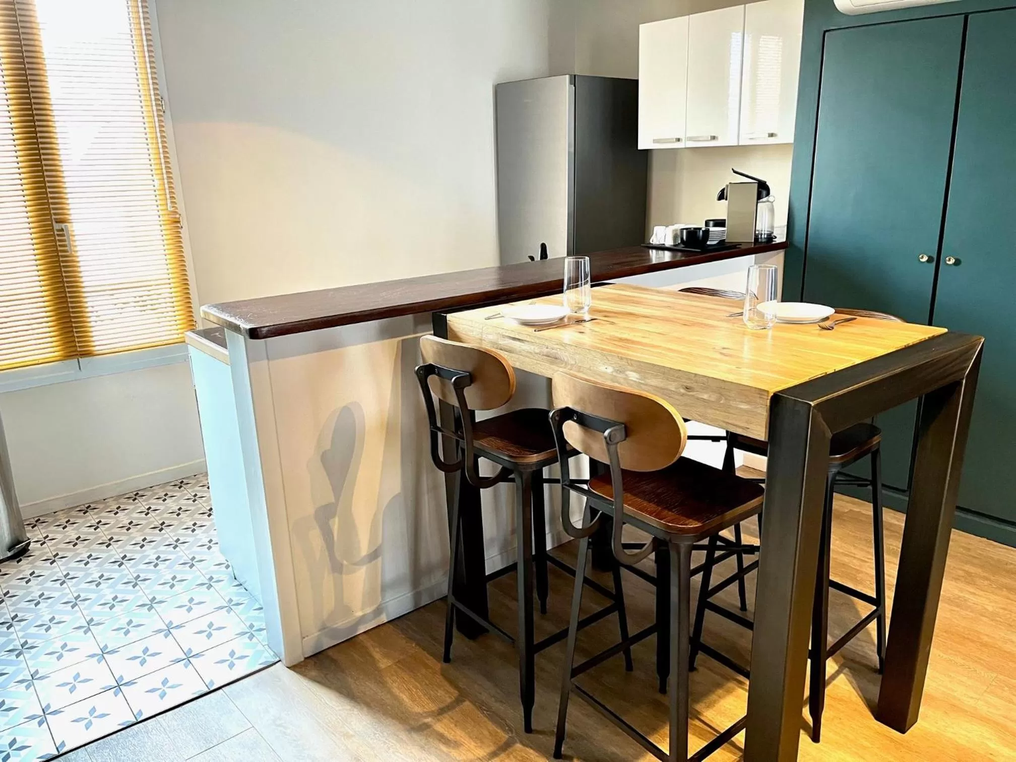 kitchen in Hotel Le Cardinal Rueil Centre