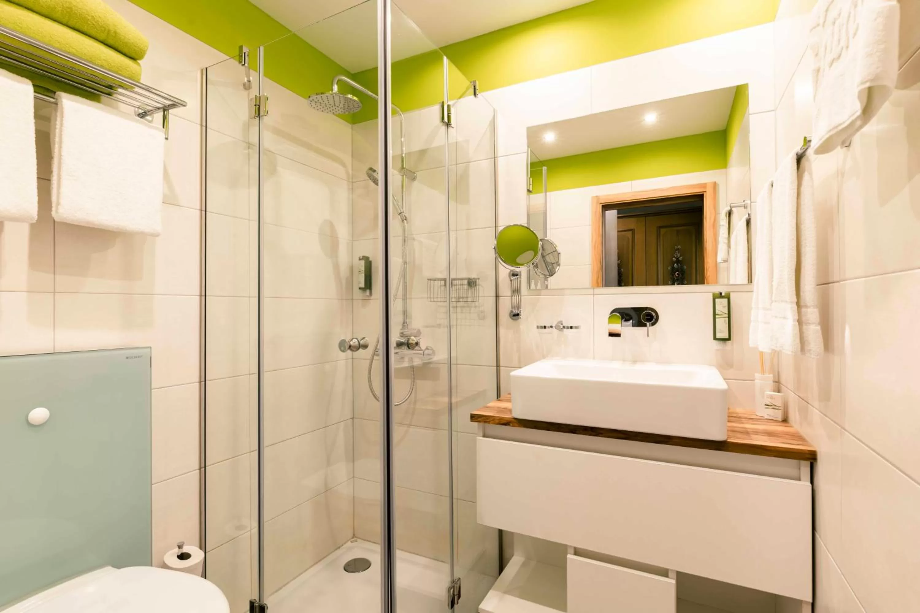 Bathroom in Landhotel GrünWies -Bonsai-Wellness Garni