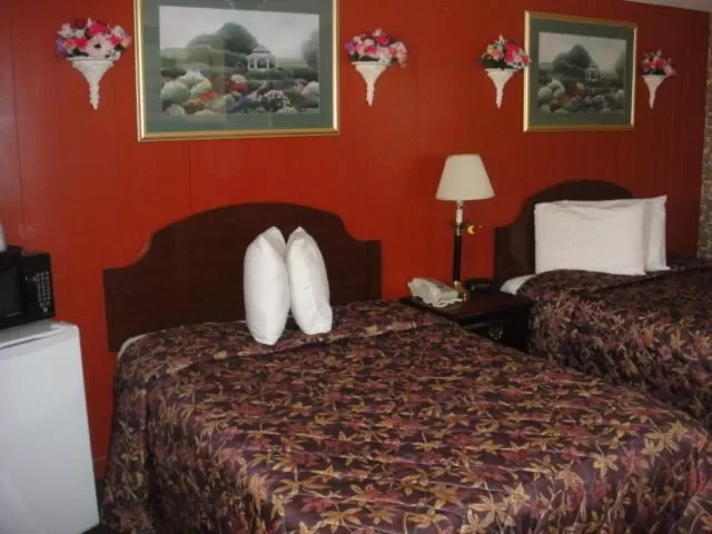 Bed in Standish Motel