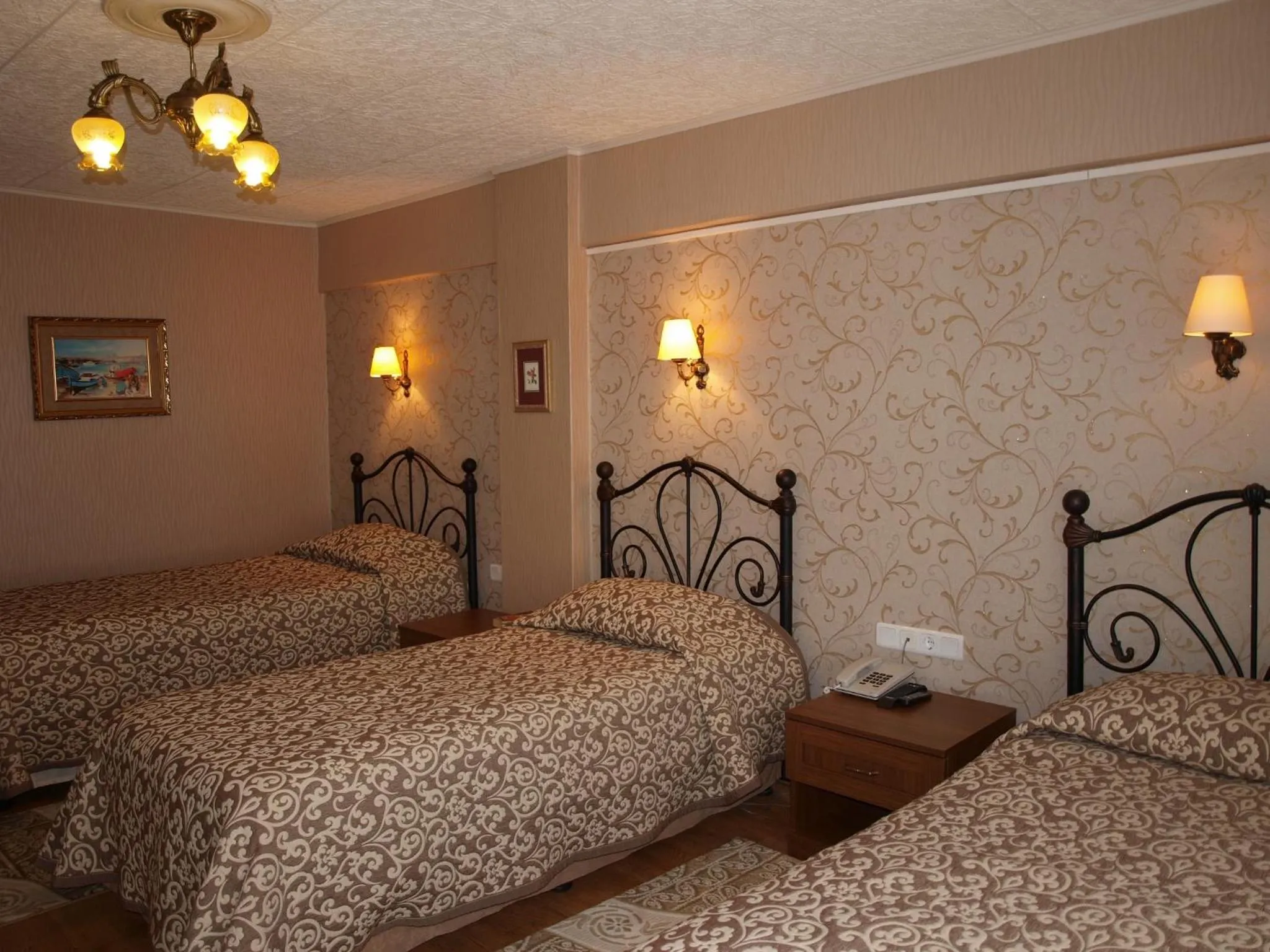 Photo of the whole room, Bed in Hotel Nezih Istanbul