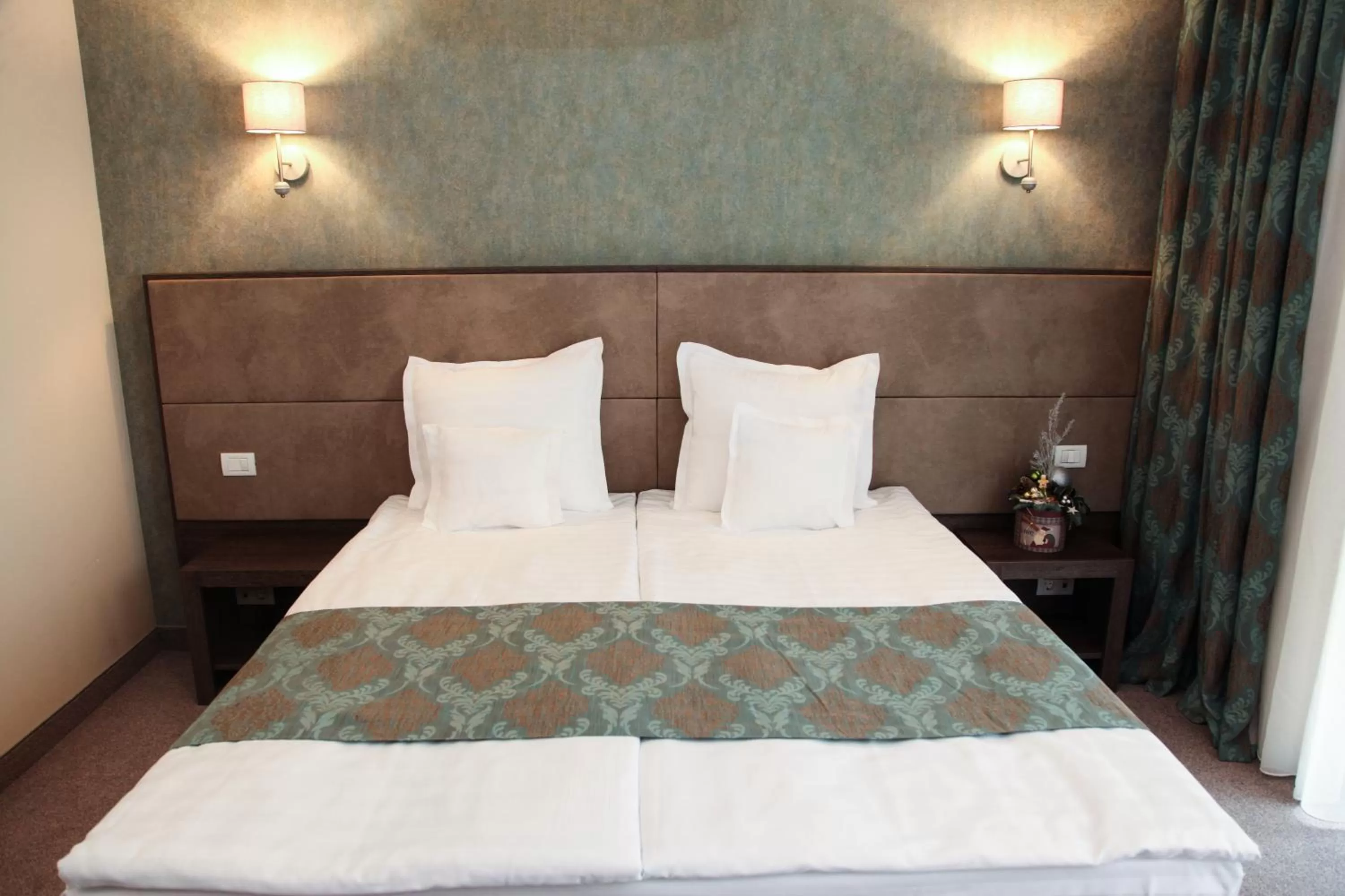 Photo of the whole room, Bed in Victoria Bulevard Hotel