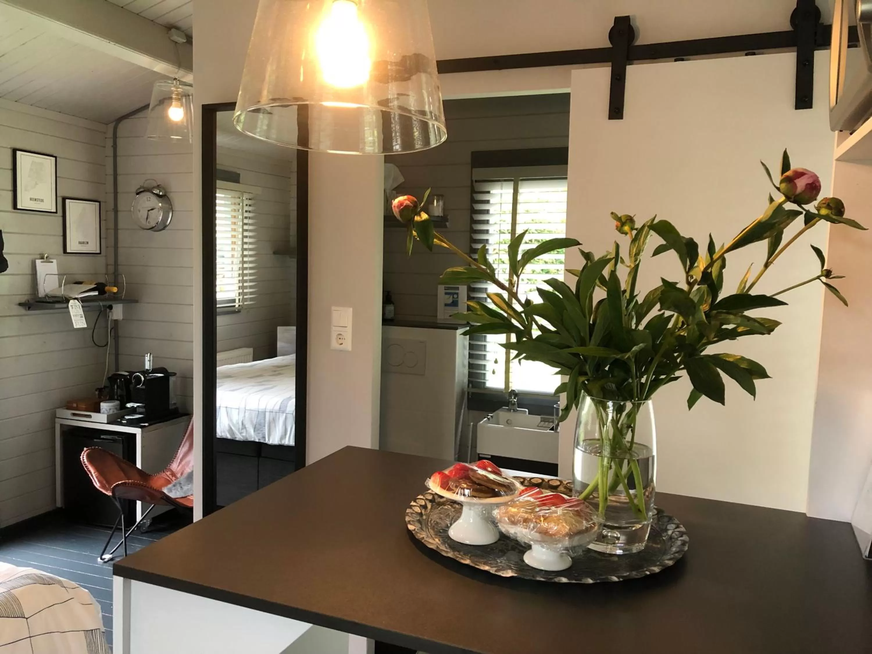 Seating area, Dining Area in Tiny House Boatshed