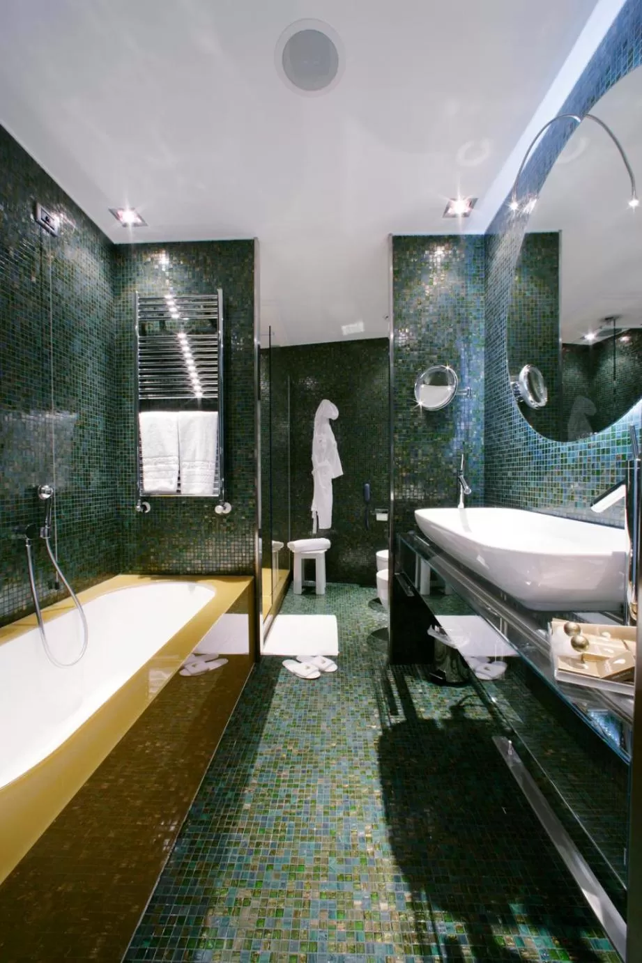 Hot Tub, Bed in Antony Palace Hotel - Venice Airport