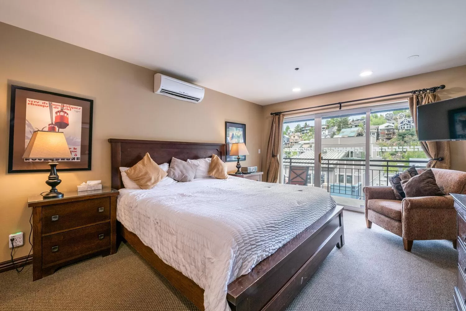 Bed in Treasure Mountain Inn