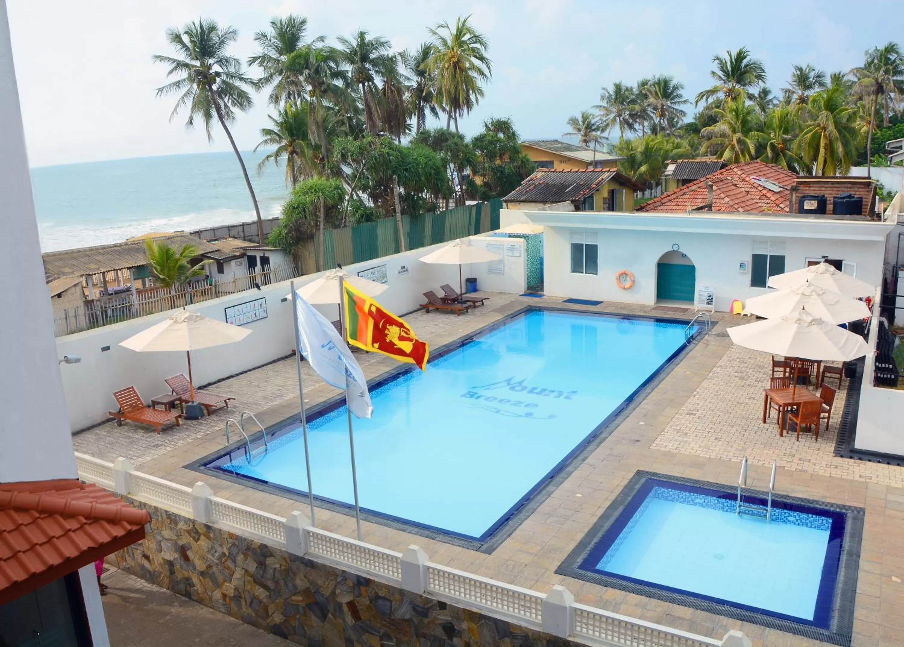 Swimming Pool in Mount Breeze Hotel