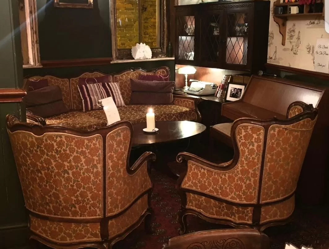 Living room in The Olde Swan Hotel