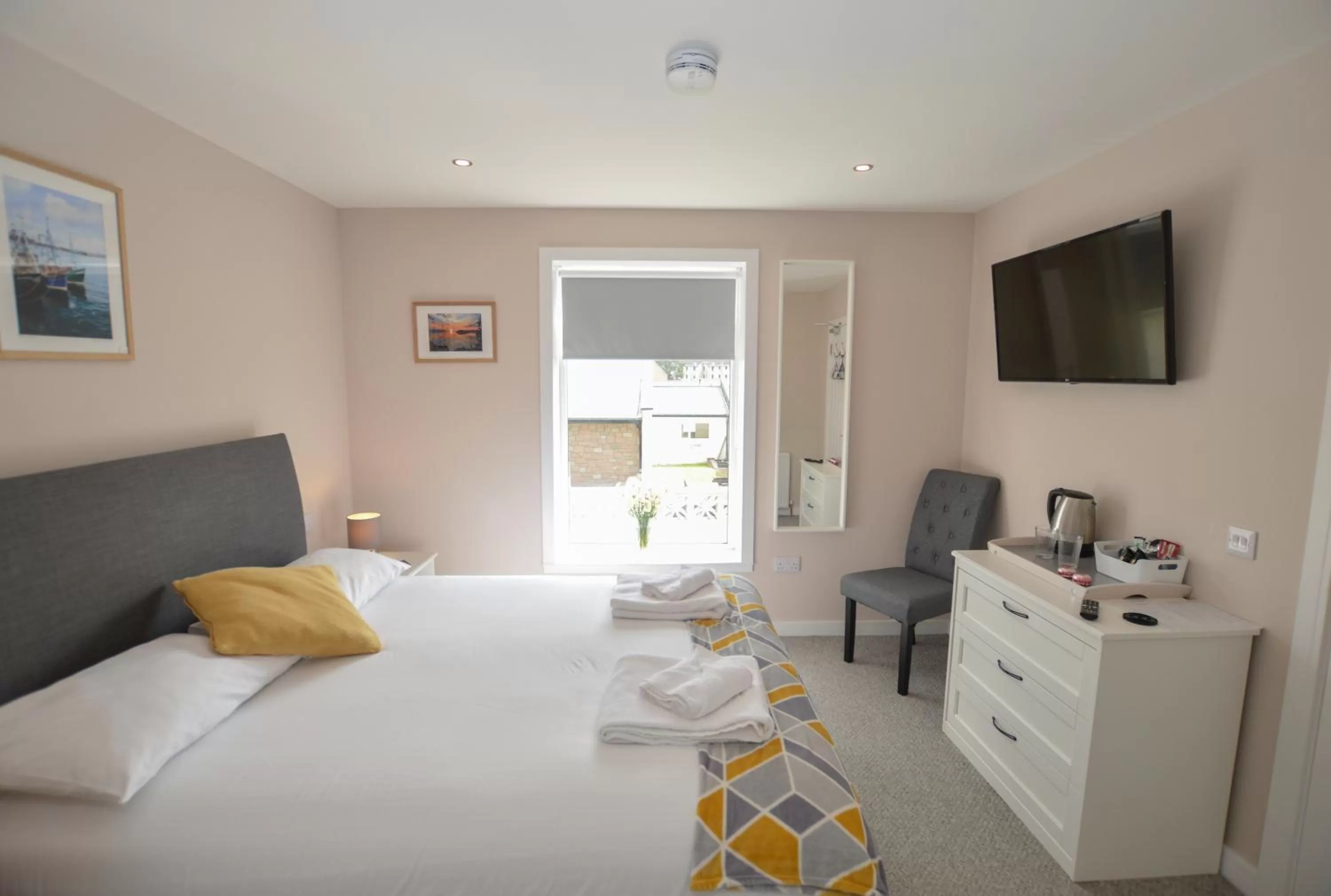 Photo of the whole room, Bed in Fairhaven, Oban Town Centre