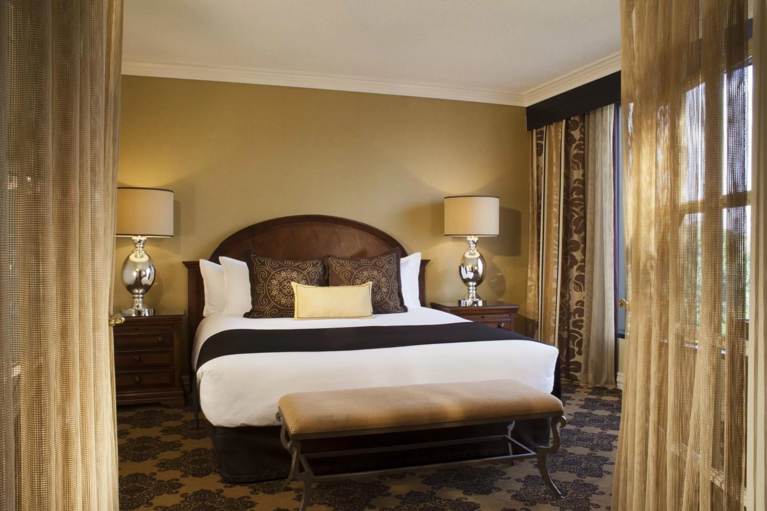 Bed in Omni Houston Hotel