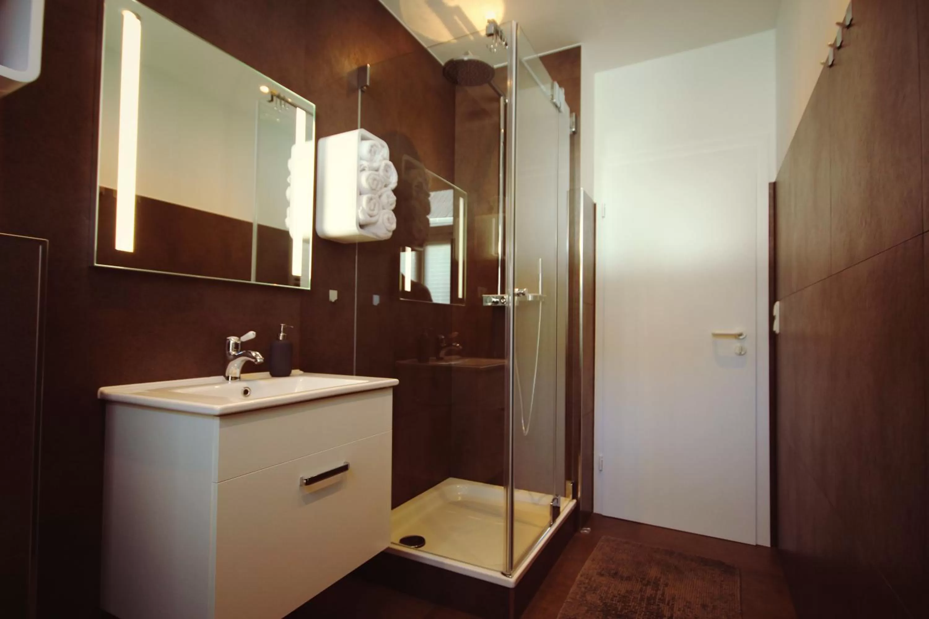 Shower in ONNO Boutique Hotel & Apartments