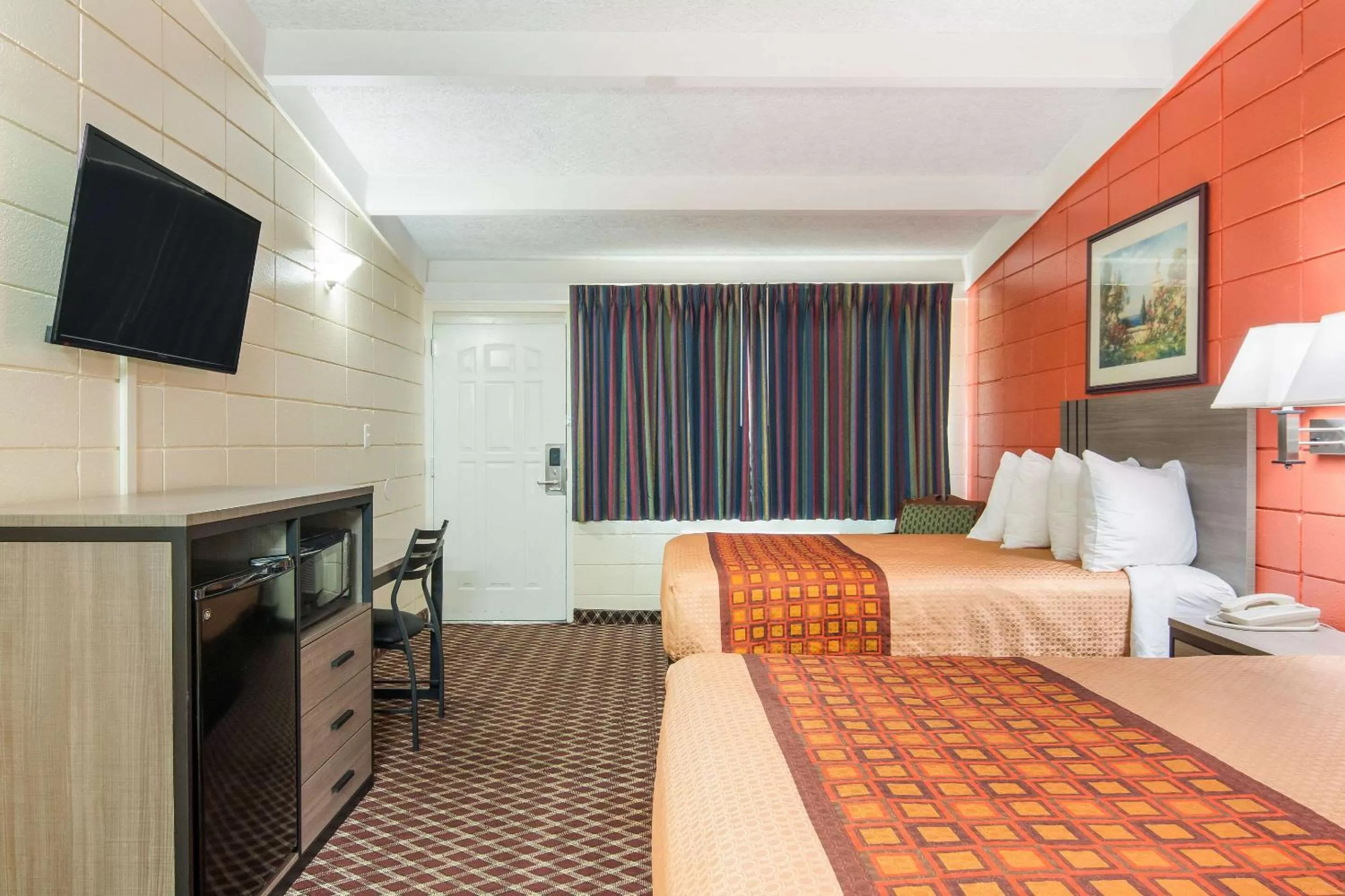 Photo of the whole room, Bed in Rodeway Inn Nashville