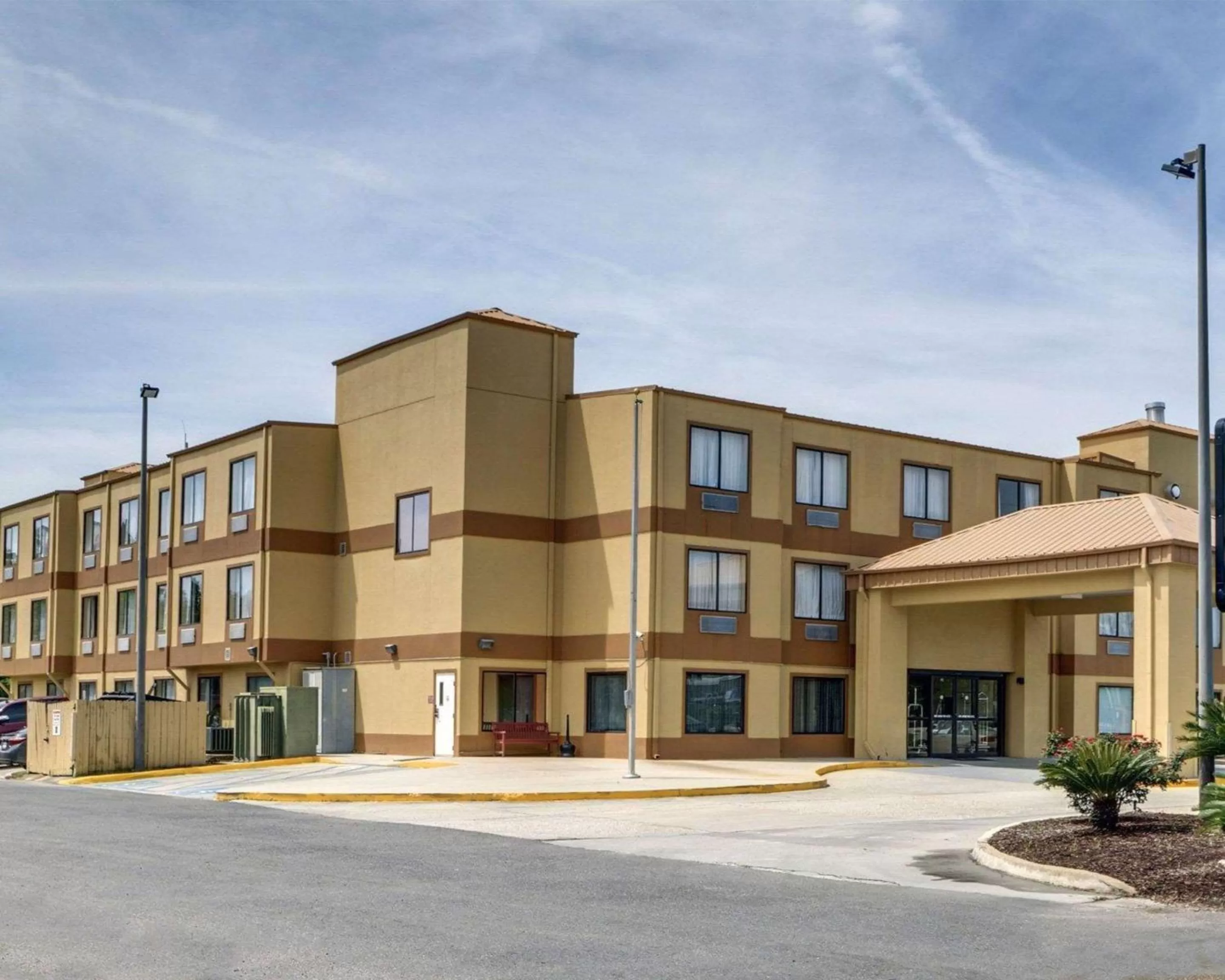 Property building in Quality Suites Baton Rouge East - Denham Springs