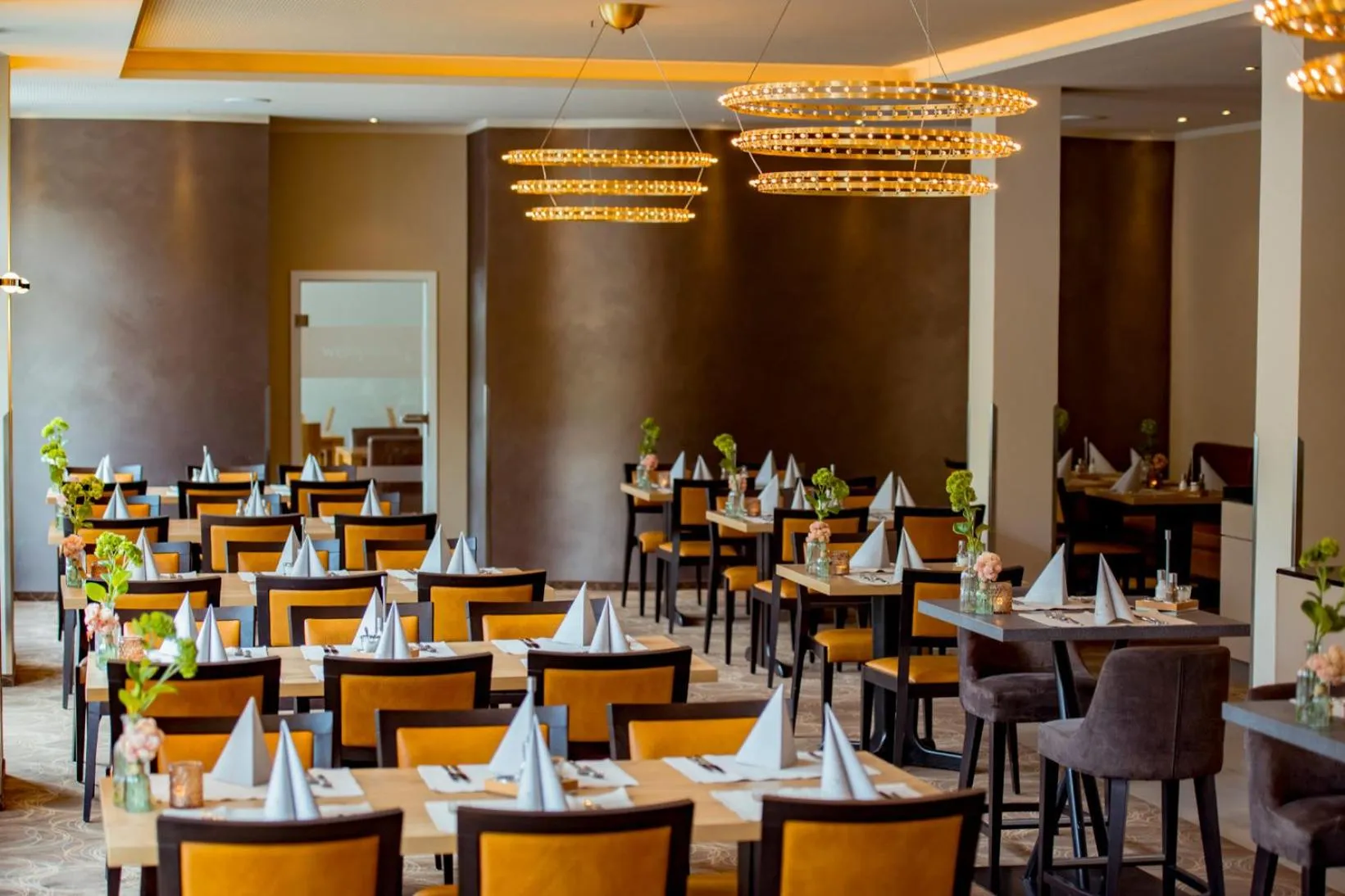 Restaurant/places to eat in Caravelle Hotel im Park