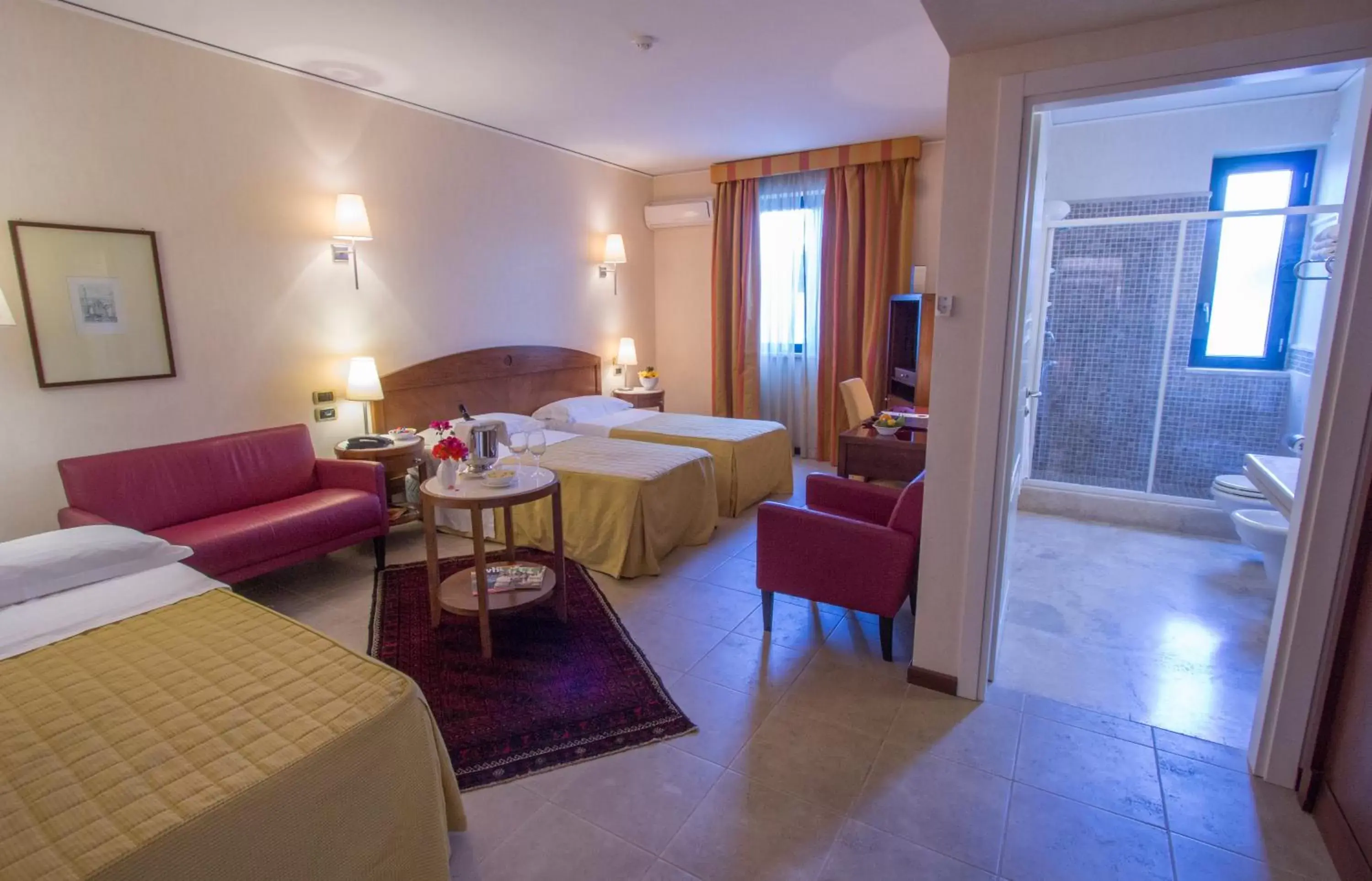 Deluxe Triple Room in Grand Hotel Paestum Deluxe Triple Room in Grand Hotel Paestum