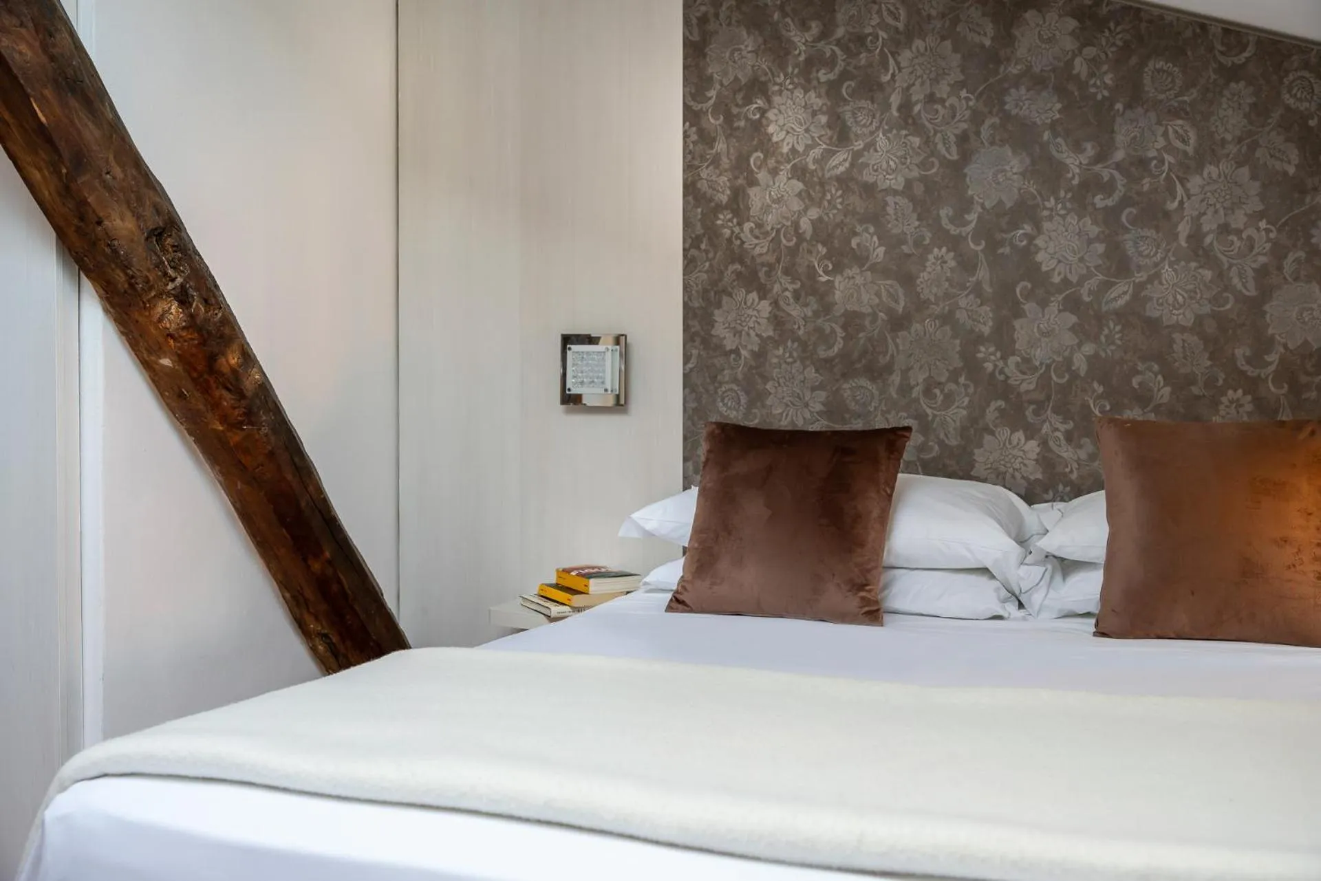 Bedroom, Bed in Albergo Rossini 1936 Small & Charming