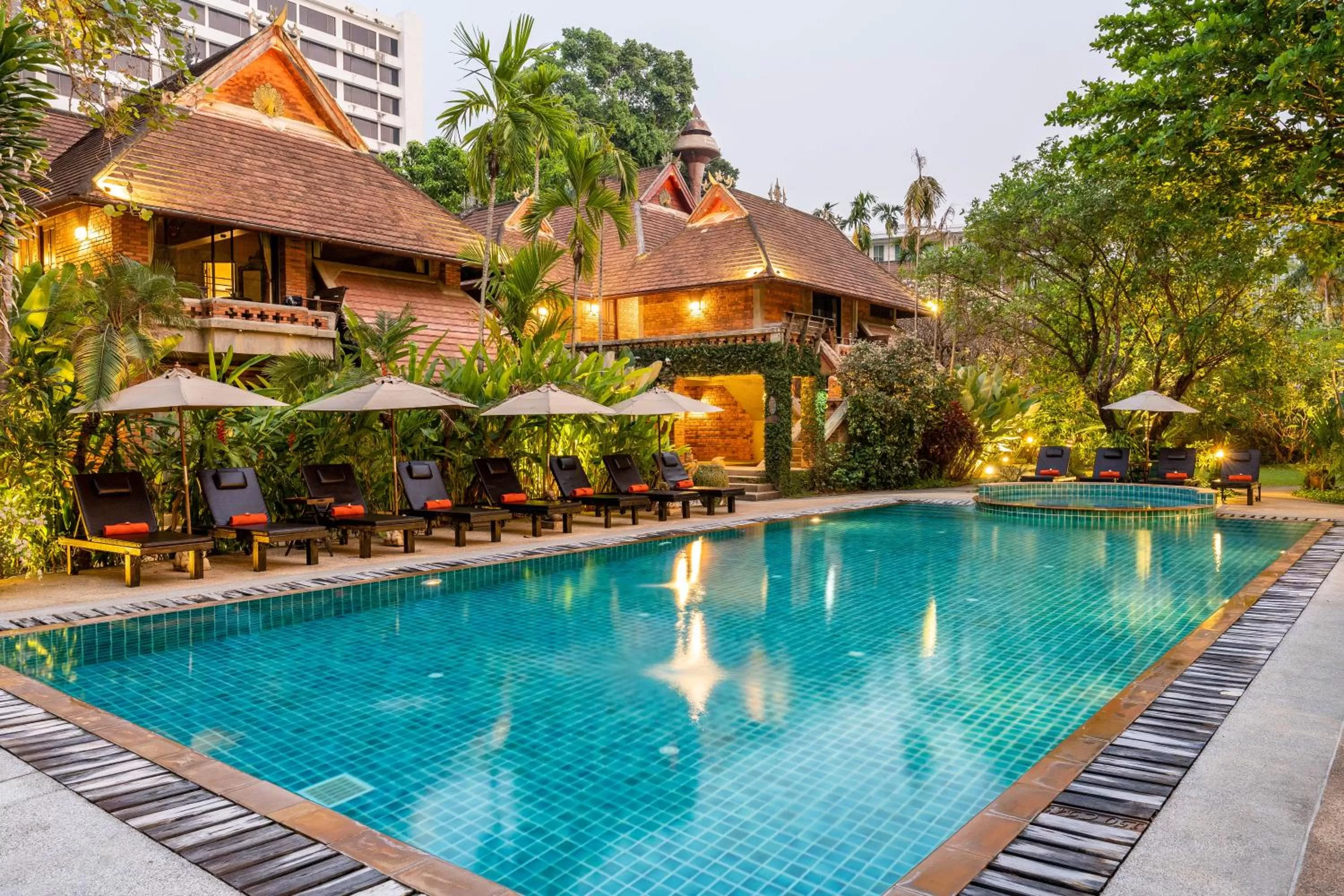Swimming pool in Yaang Come Village Hotel