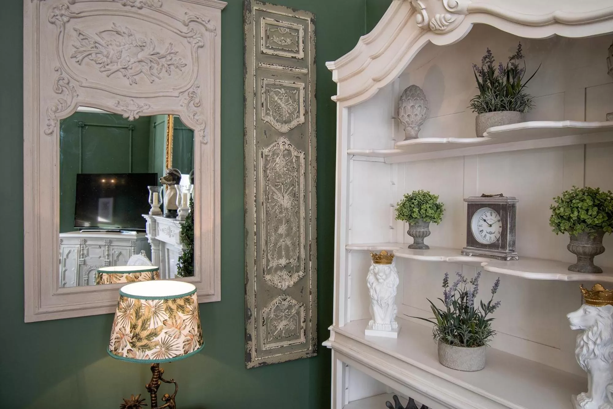 Living room in Lansdowne House with Private Car Park