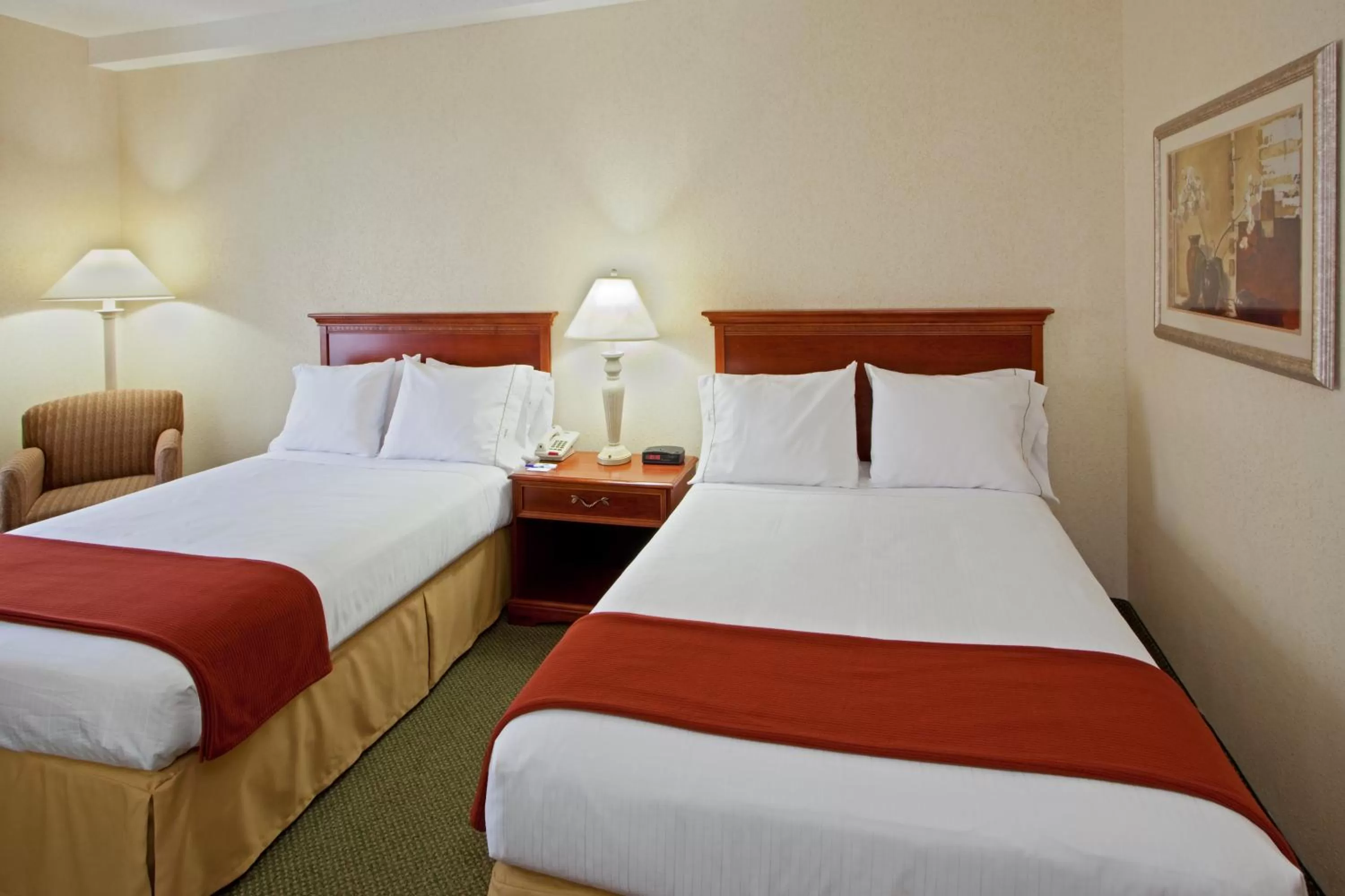 Bed in Holiday Inn Express Richmond-Mechanicsville by IHG