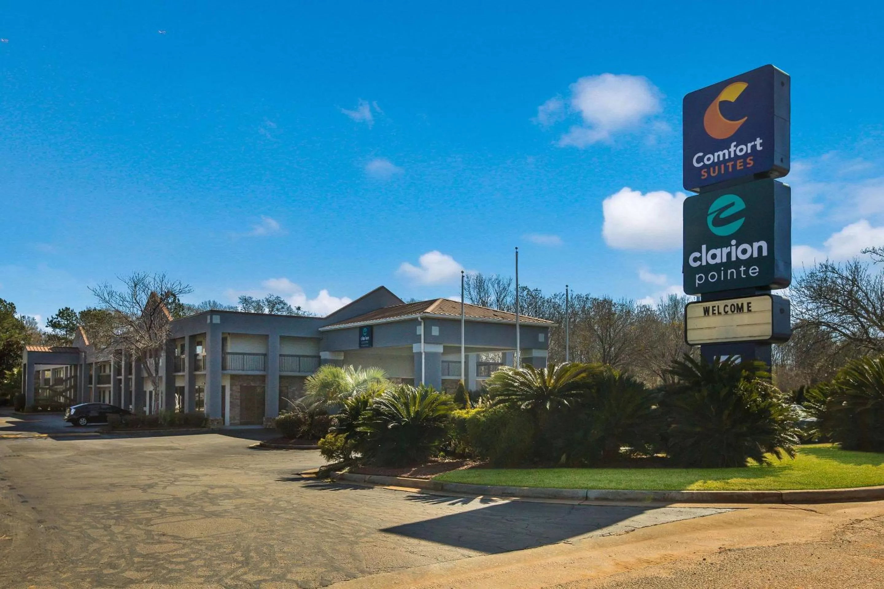 Property building in Clarion Pointe Forsyth I-75