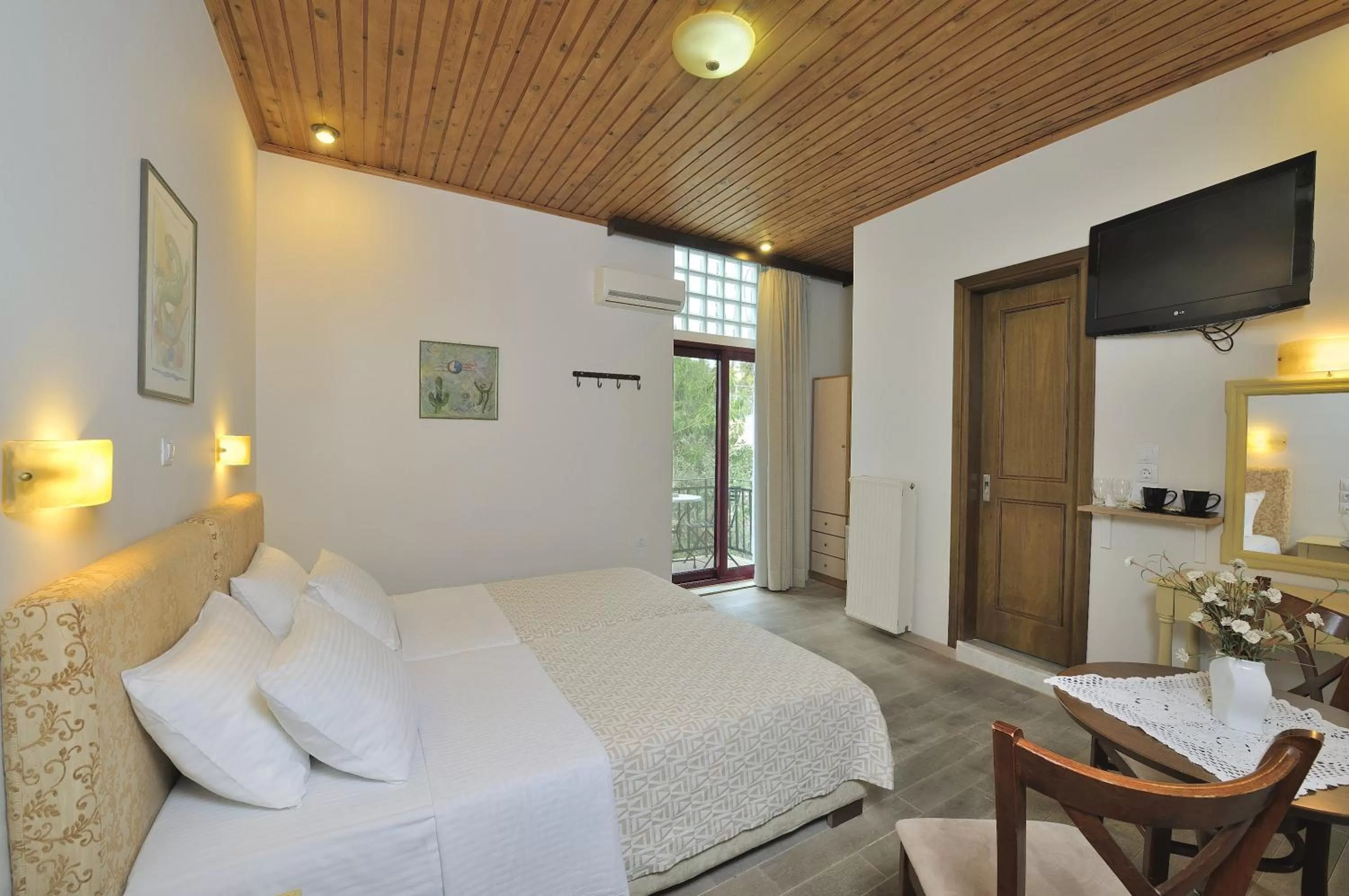 Photo of the whole room in Dryades & Orion Hotel