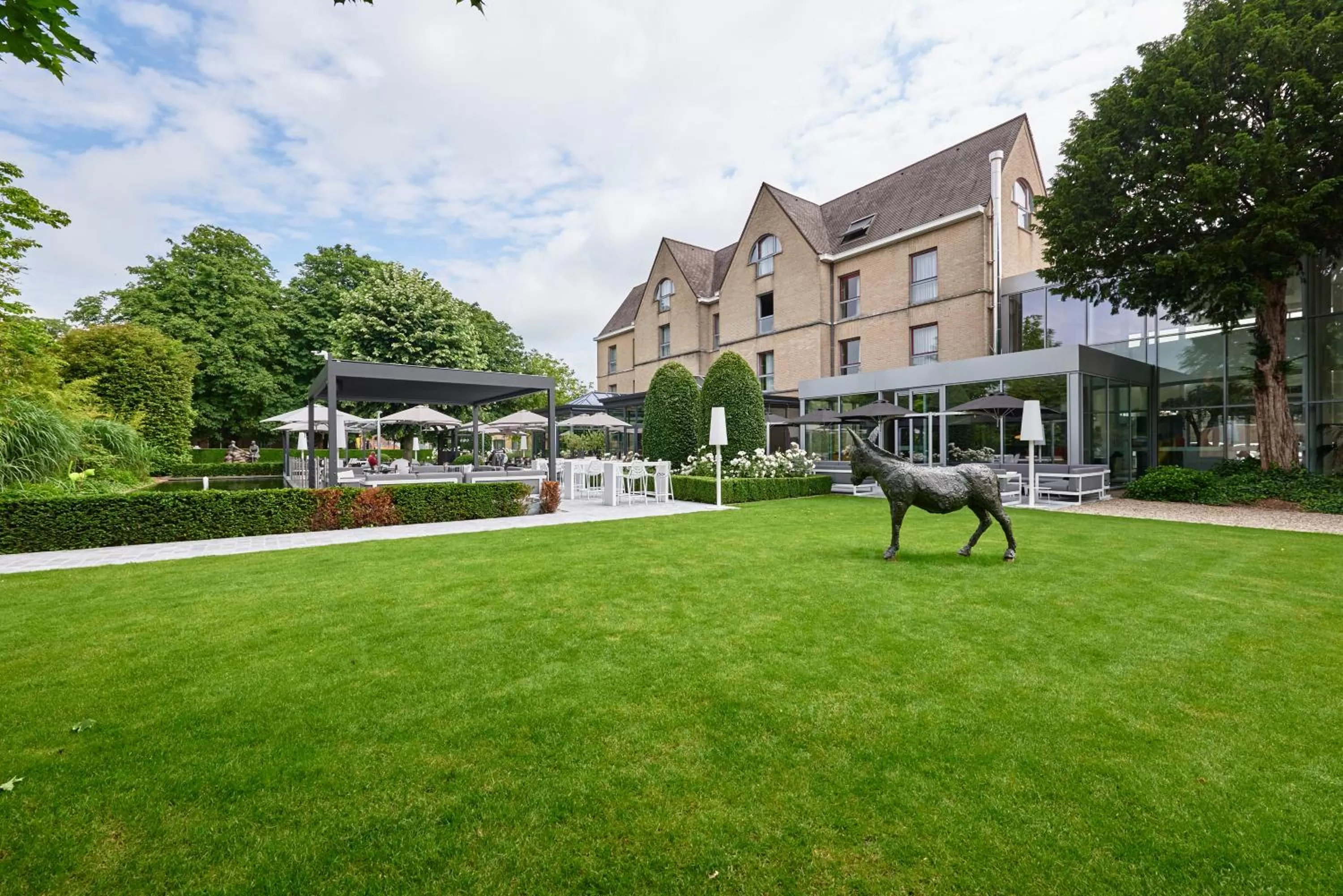 Garden in Ariane Hotel