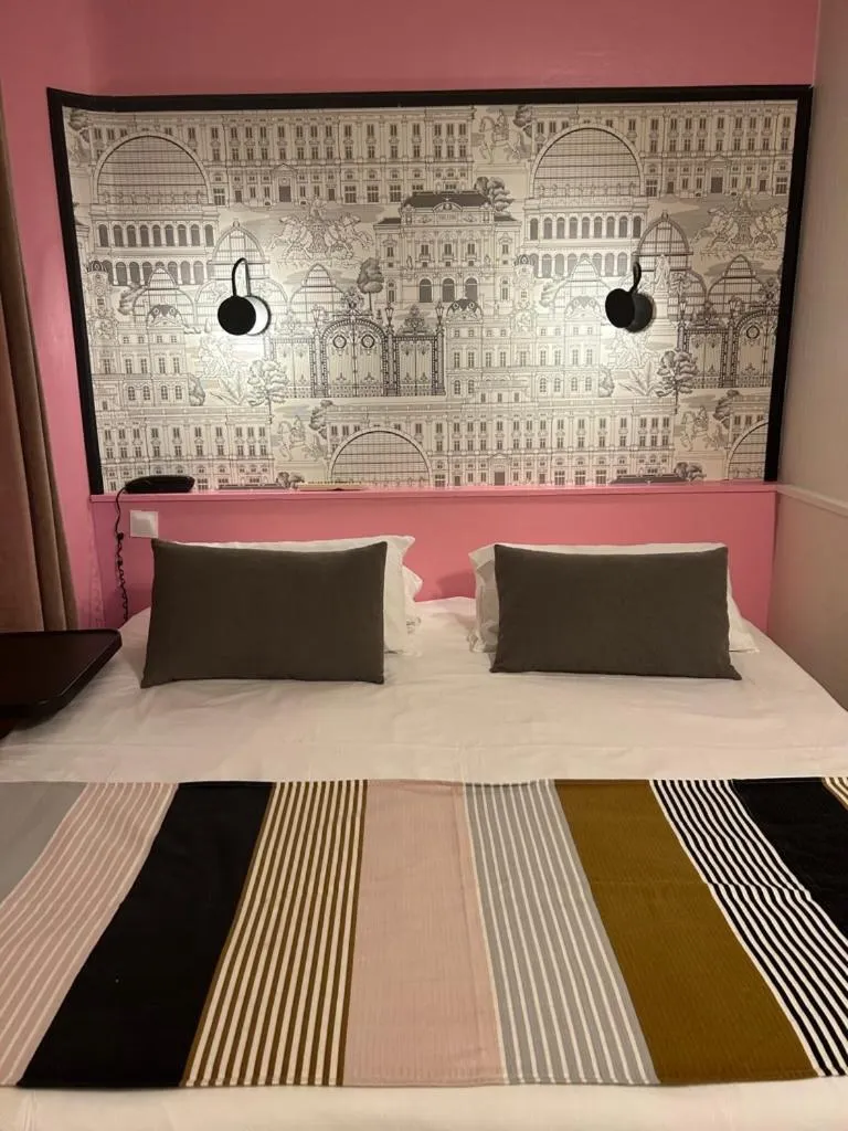 Bed in Hôtel de la Croix-Rousse