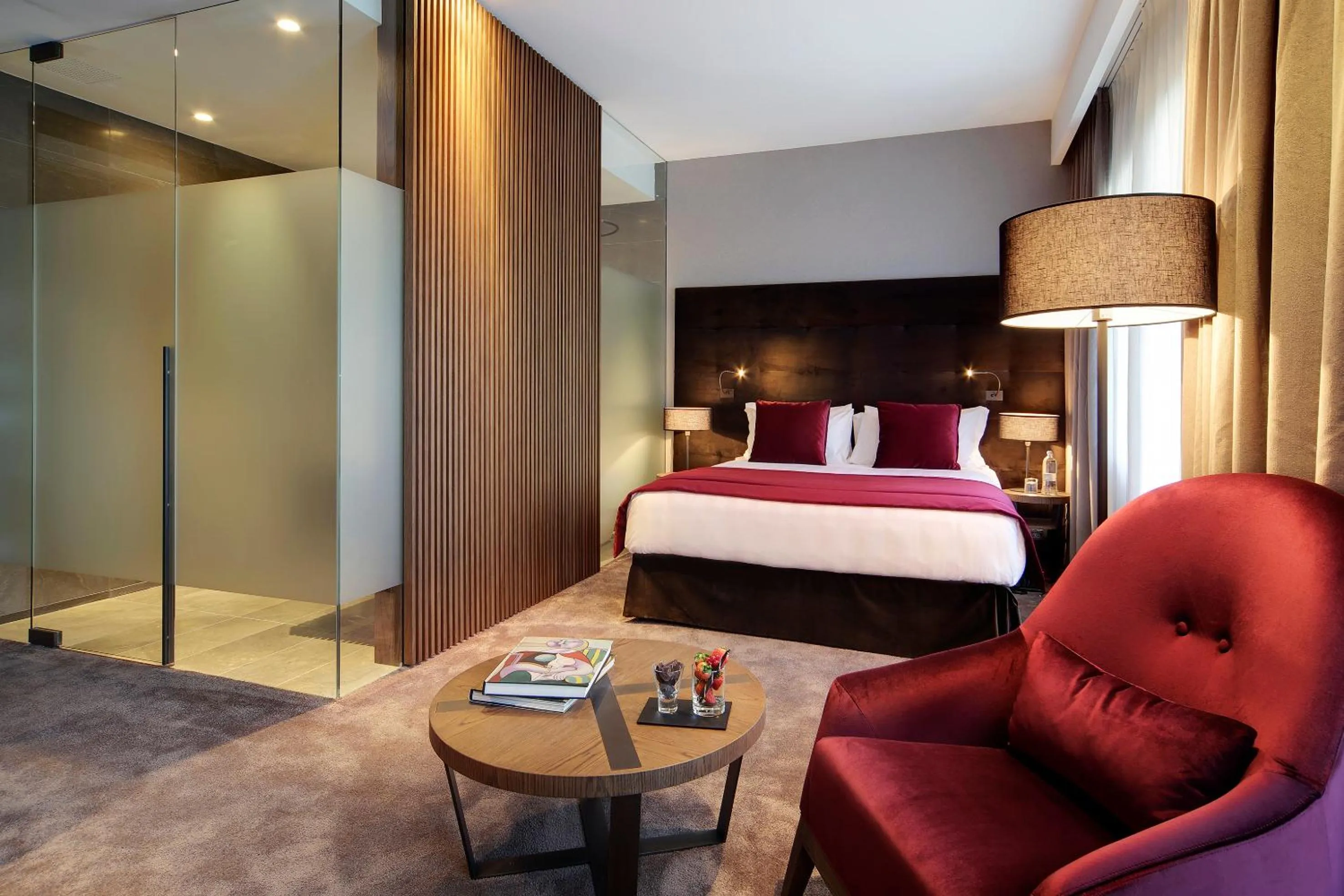 Photo of the whole room, Bed in Grand Hotel Campione