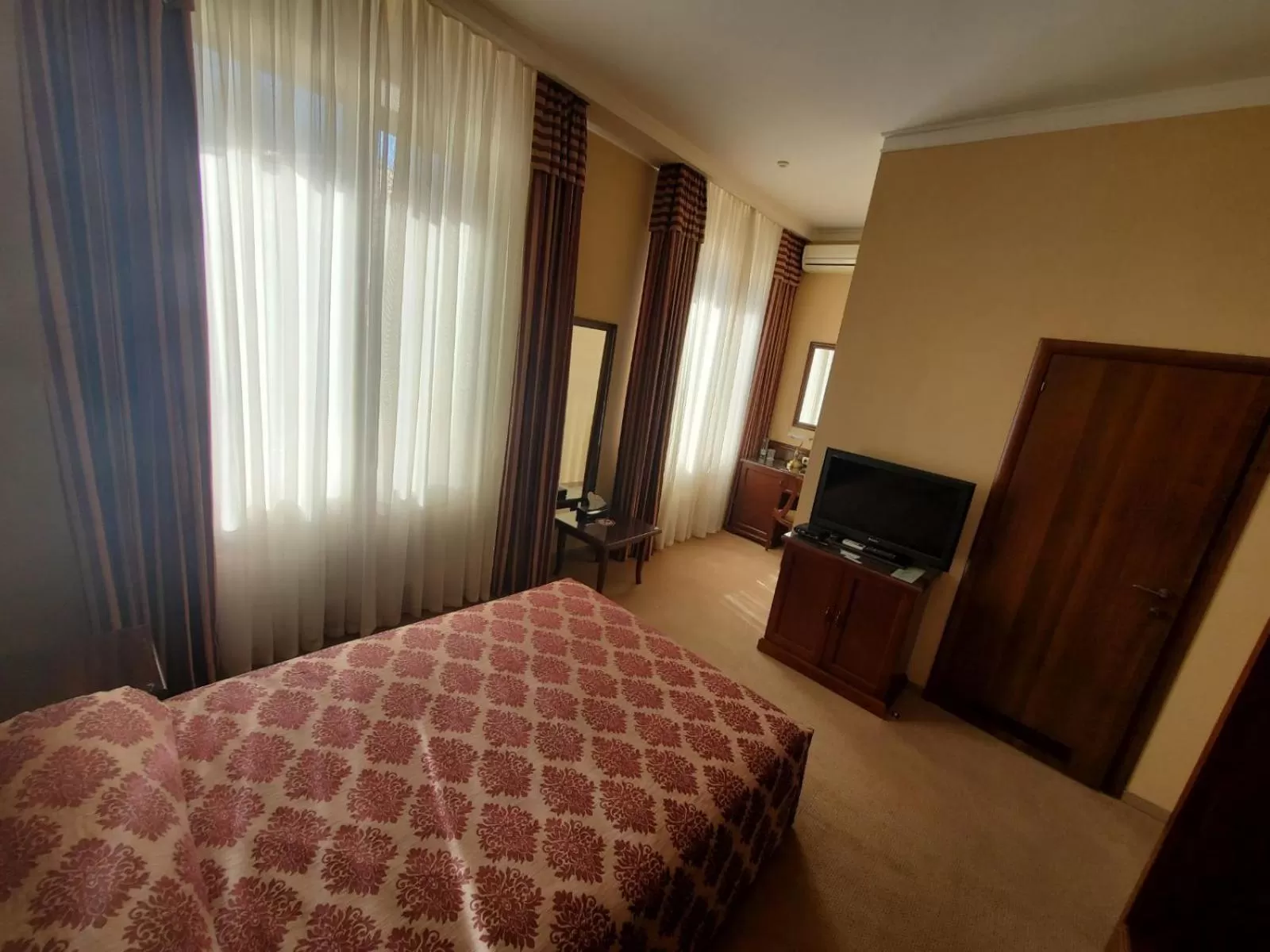 Photo of the whole room, Bed in CityClub Hotel