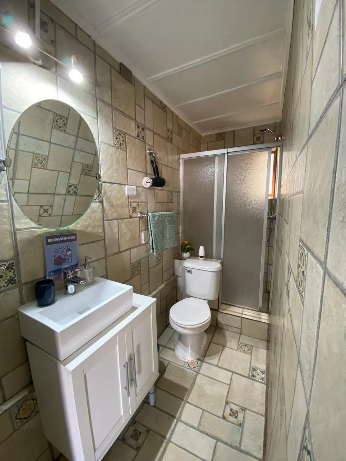 Bathroom in CaminAndes Hostal