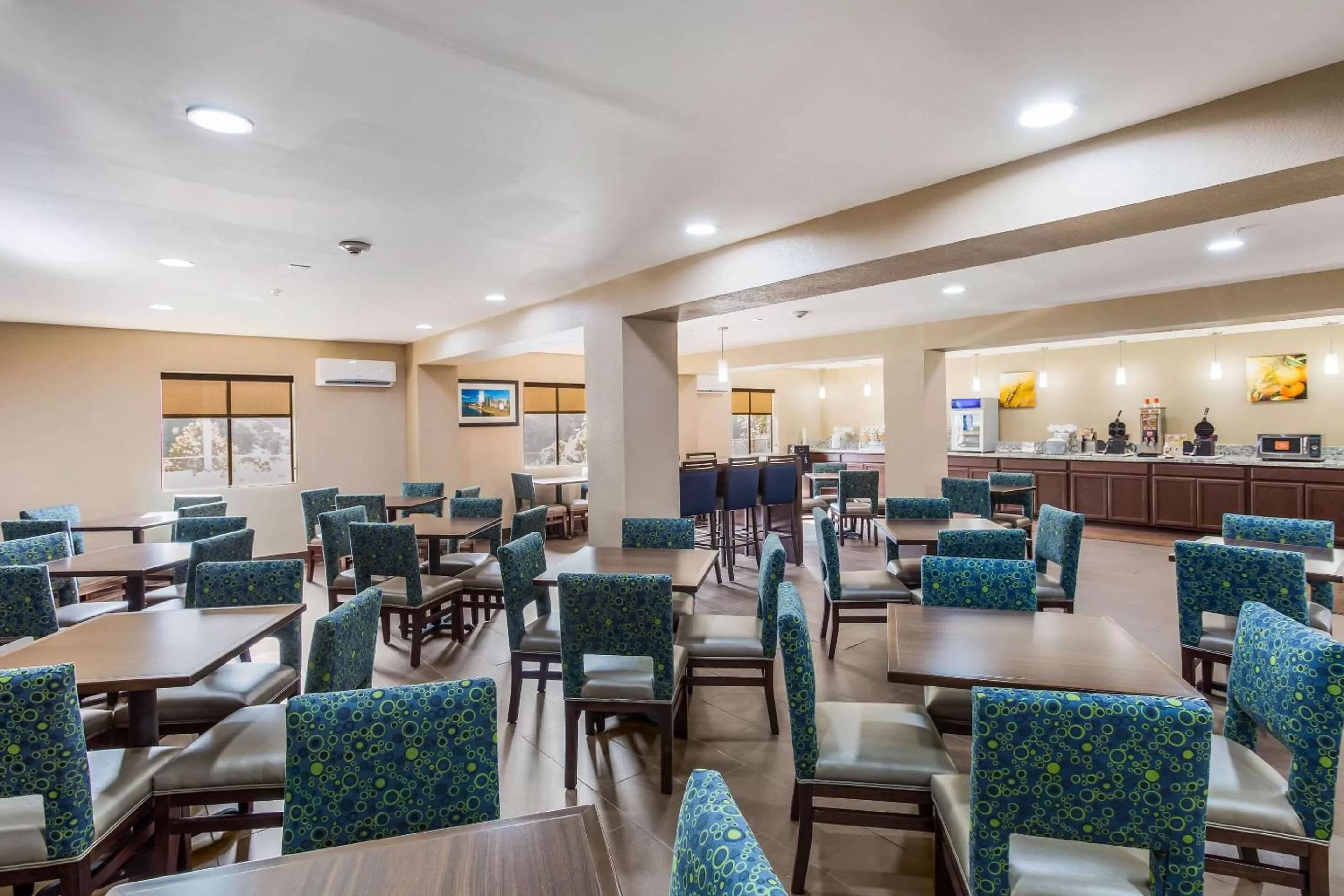 Restaurant/places to eat in Comfort Inn Charleston South