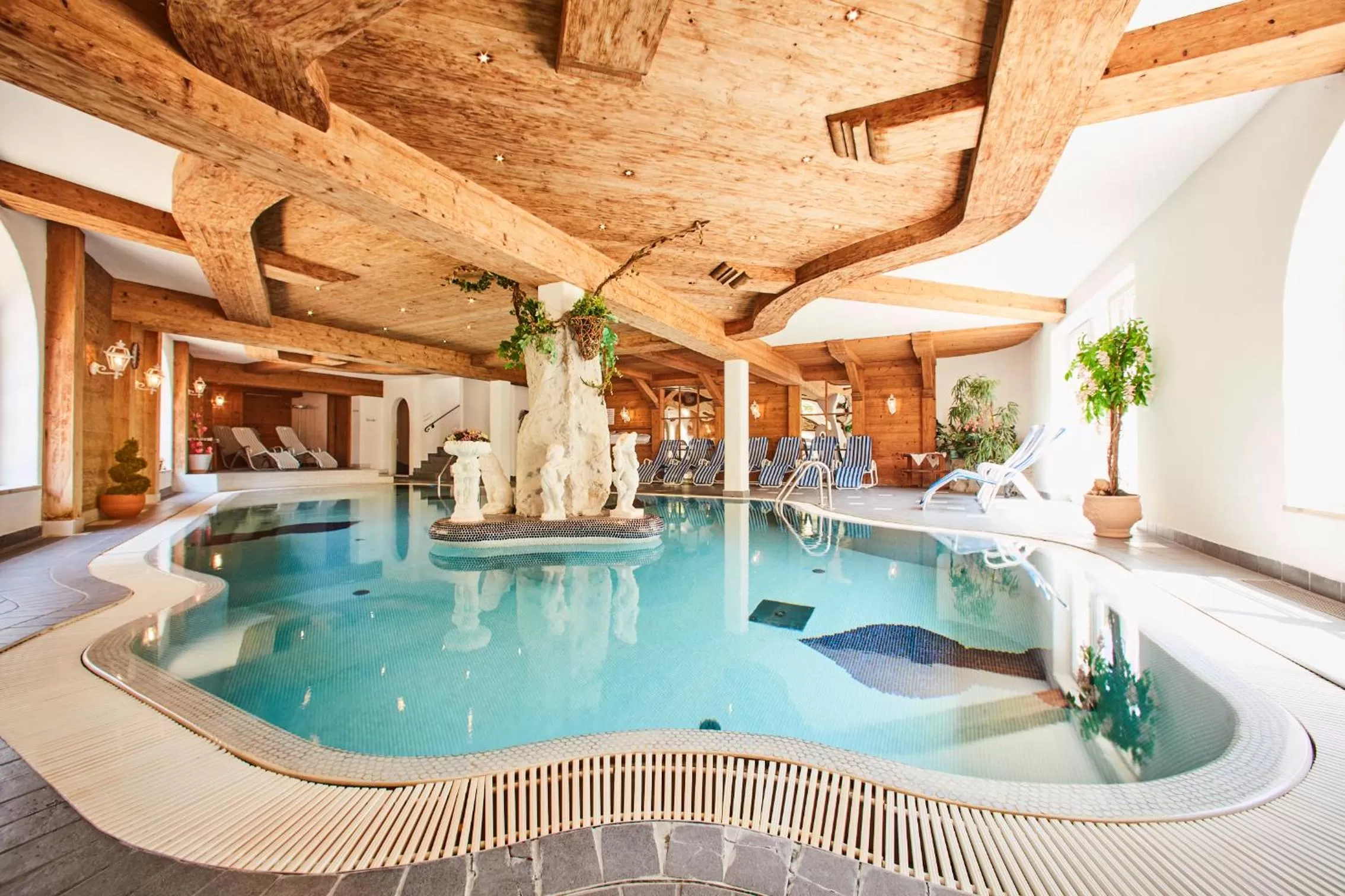 Swimming pool in Hotel Brennerspitz