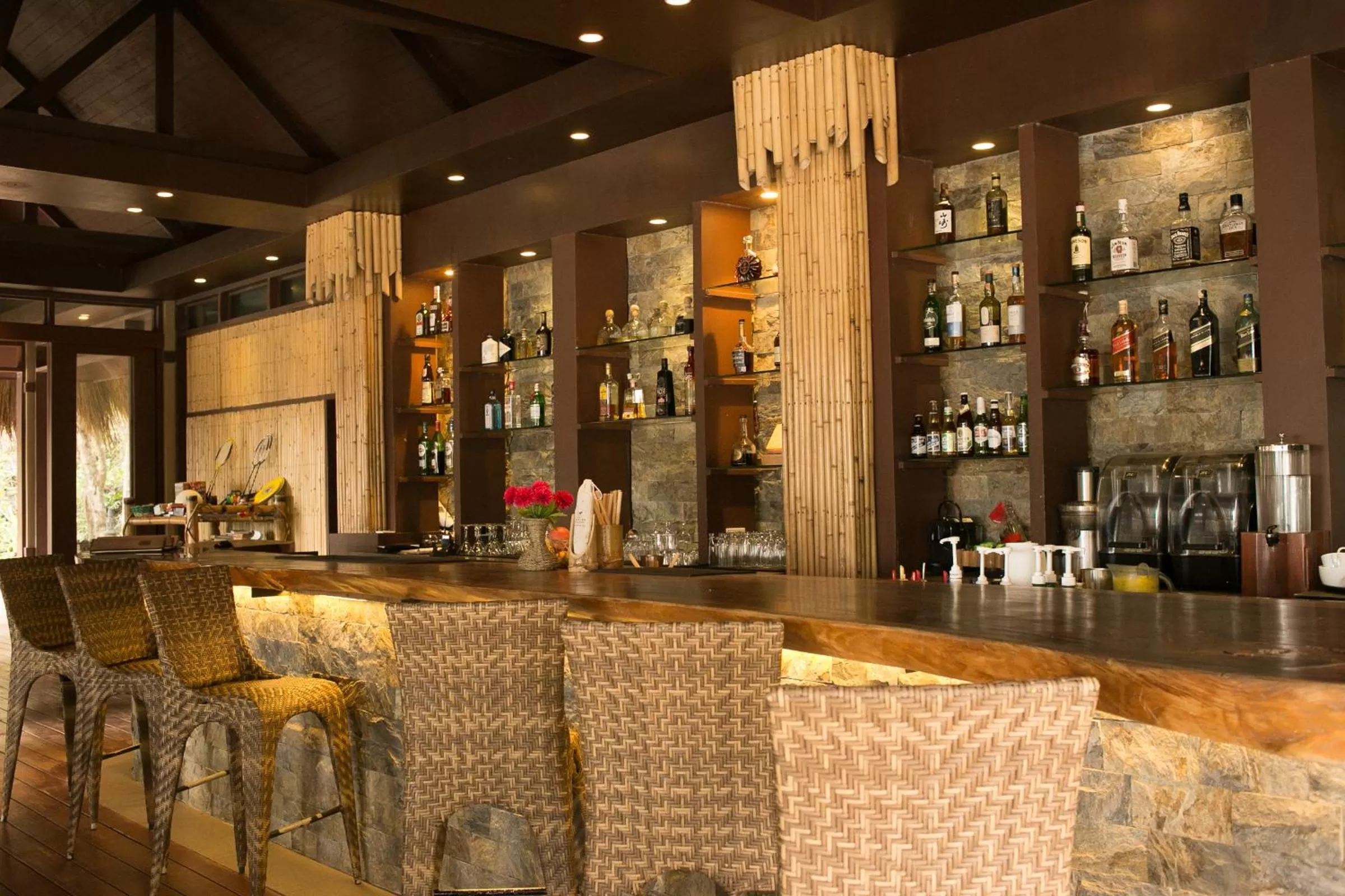 Lounge or bar in Cauayan Island Resort and Spa