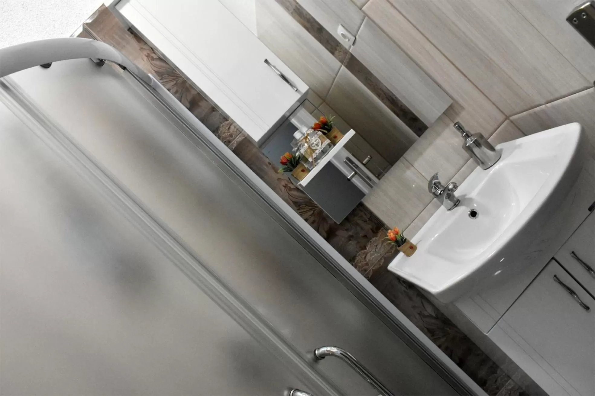 Hotel and winery LOZAR