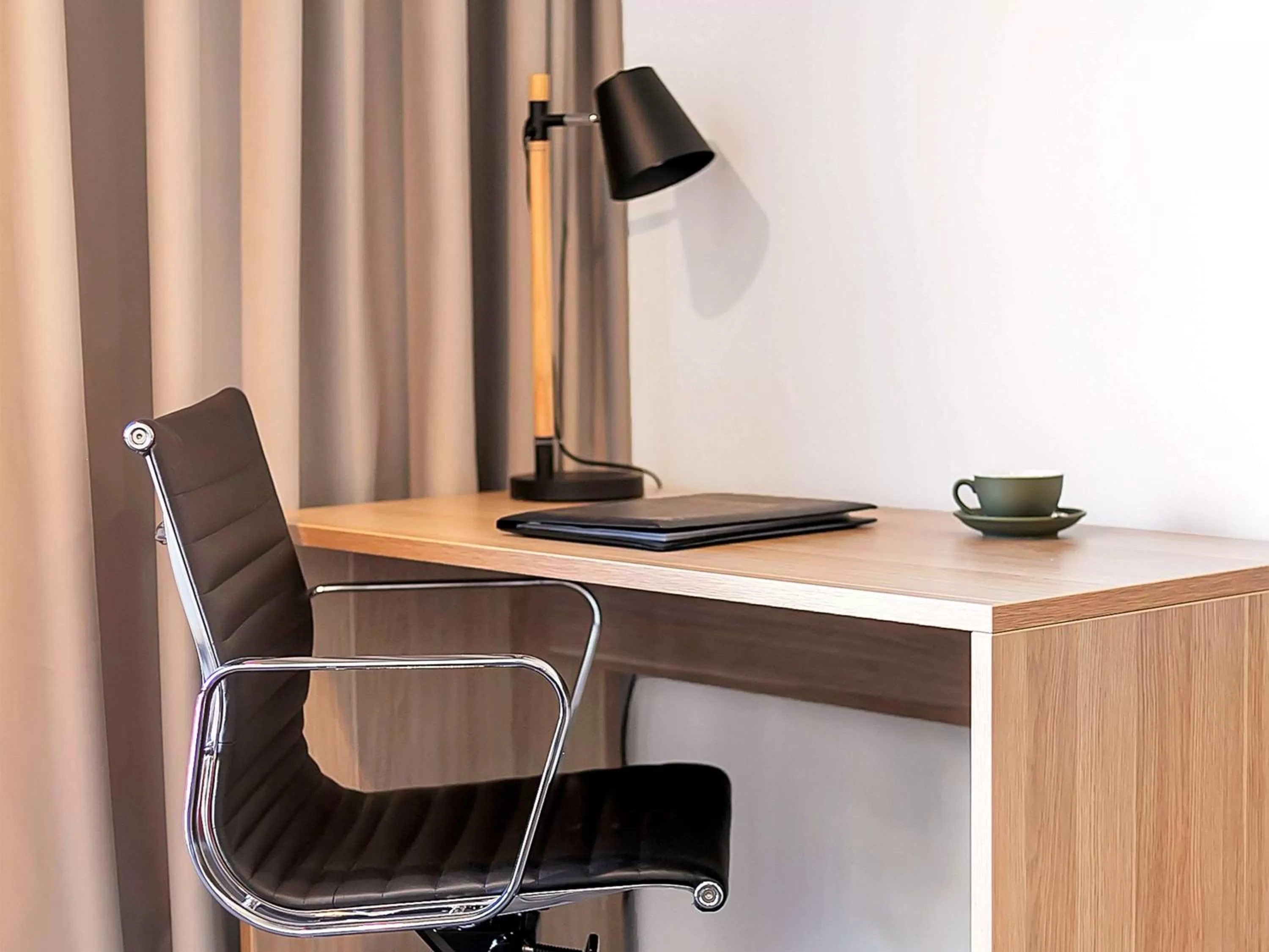 Photo of the whole room in Mercure Launceston