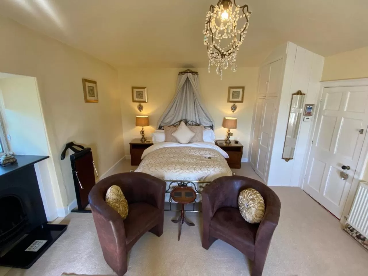 Bed in Plas Tan-Yr-Allt Historic Country House & Estate