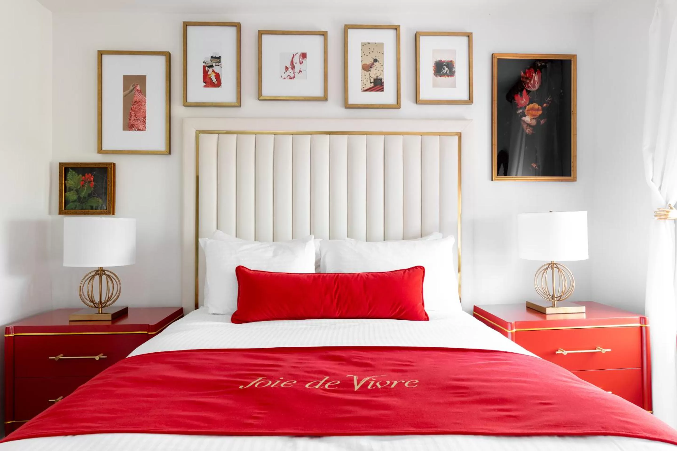 Bed in The Vendue, Downtown Art Hotel