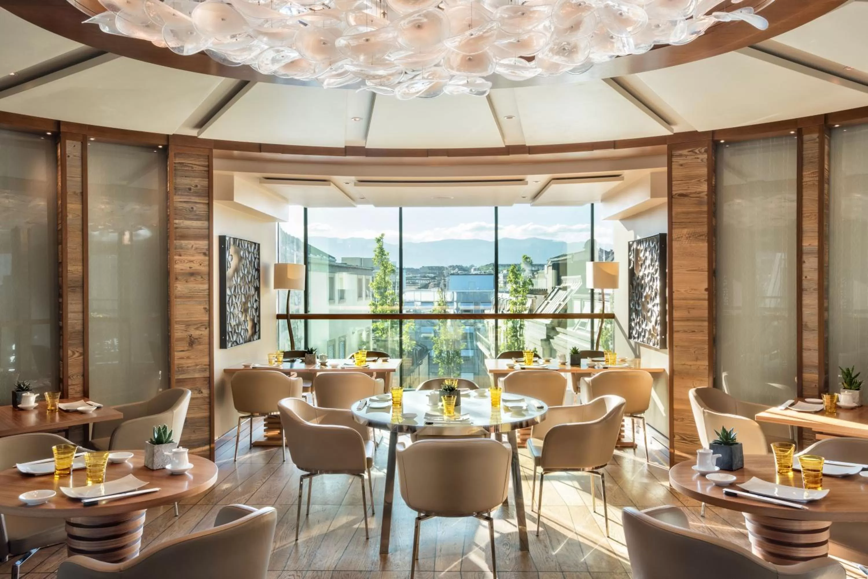 Restaurant/places to eat in Four Seasons Hotel des Bergues Geneva