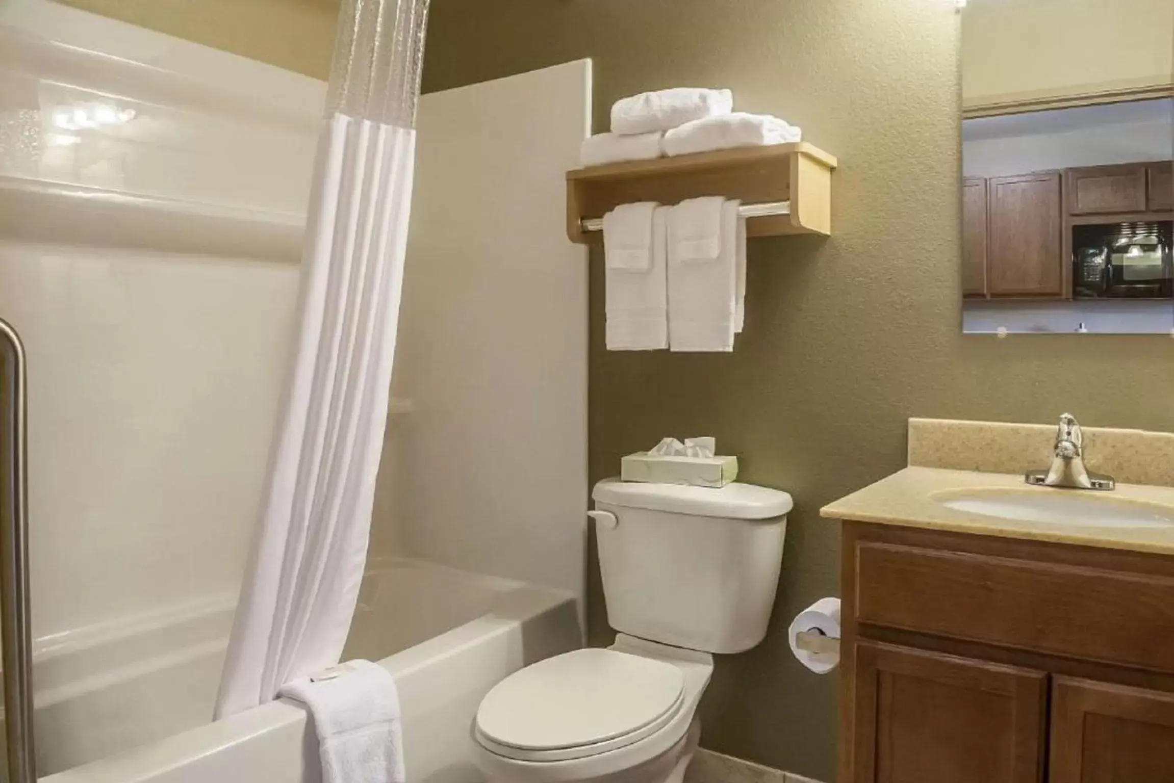 Queen Room - Non-Smoking in Suburban Studios Triadelphia - Wheeling at The Highlands Queen Room - Non-Smoking in Suburban Studios Triadelphia - Wheeling at The Highlands