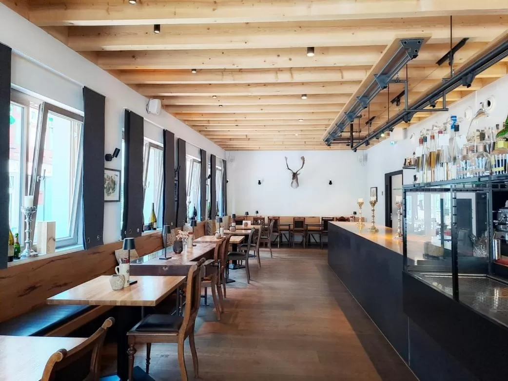 Restaurant/places to eat in Stadthotel Waldhorn