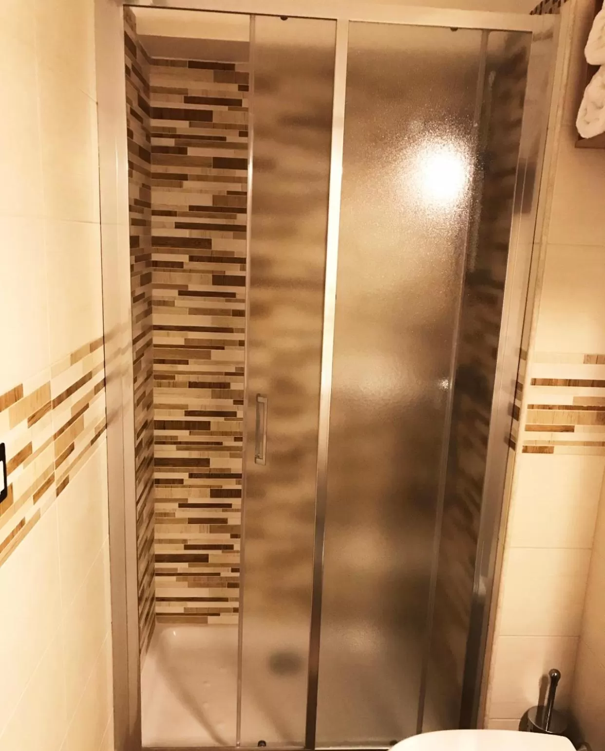 Shower in LA PERGOLA - Affitta Camere