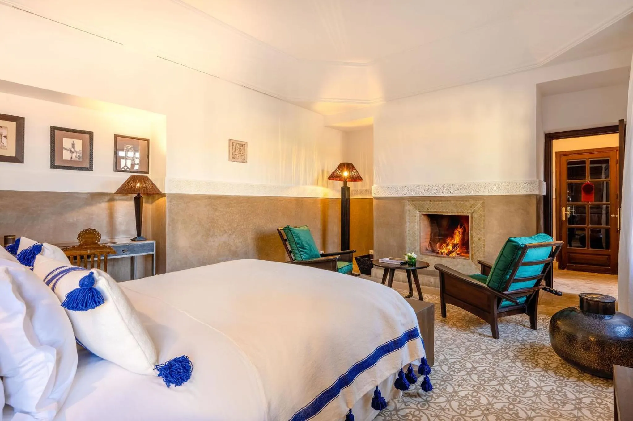 Bedroom, Bed in La Villa des Orangers - Relais & Châteaux