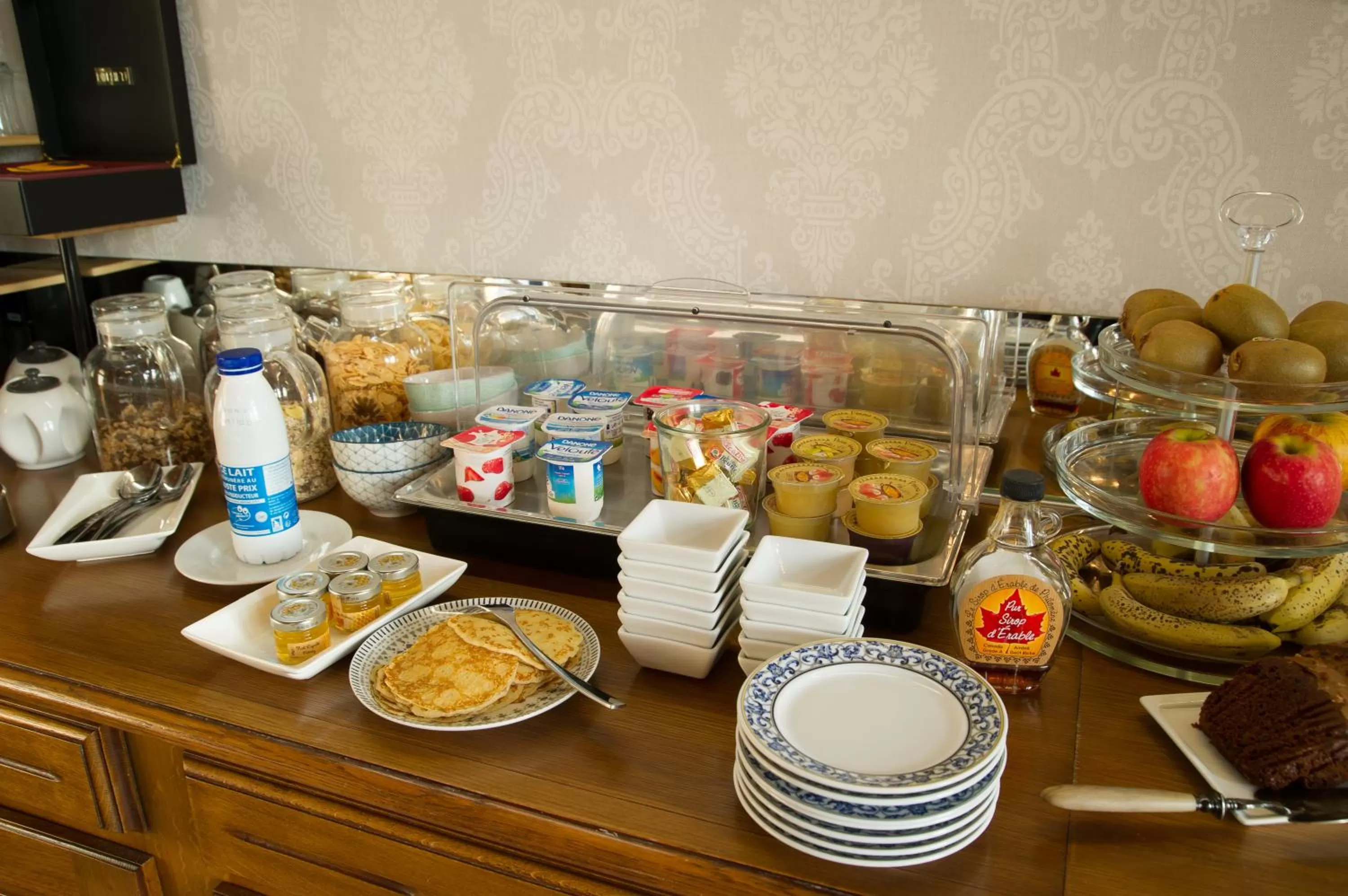 Buffet breakfast in Hotel Eden