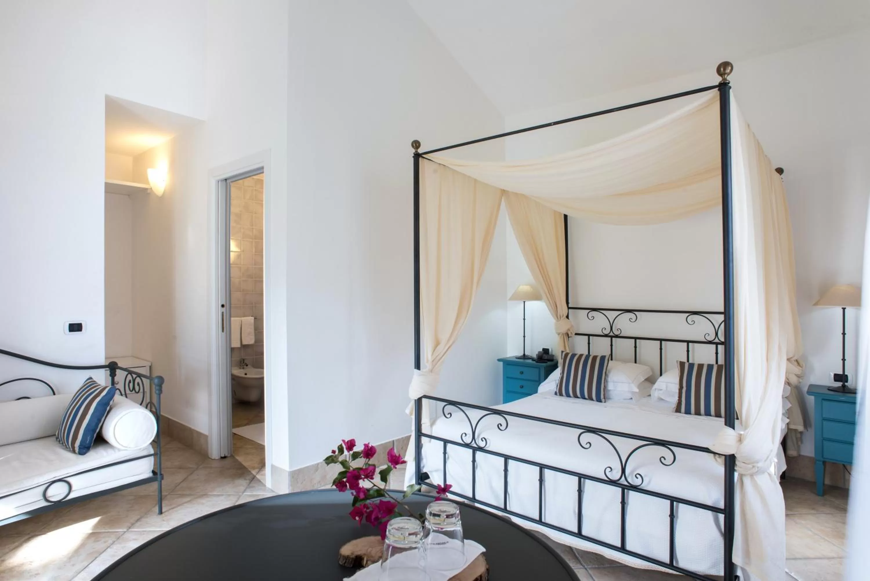 Photo of the whole room, Bed in Masseria Panareo