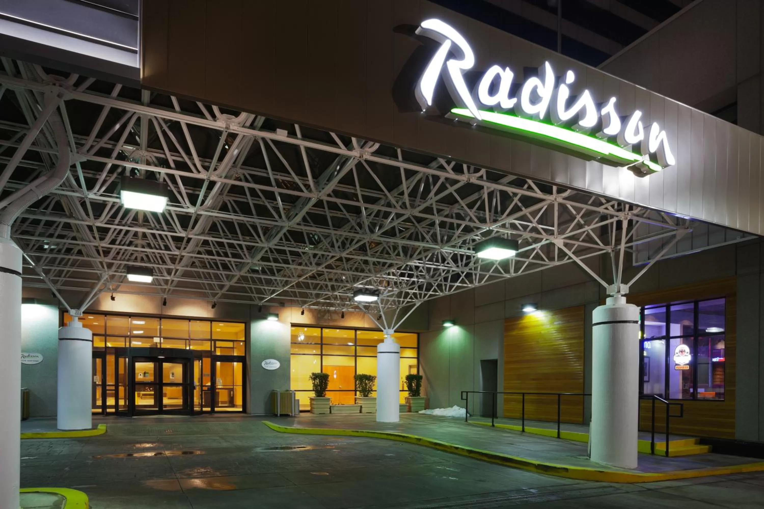 Facade/entrance in Radisson Hotel Salt Lake City Downtown