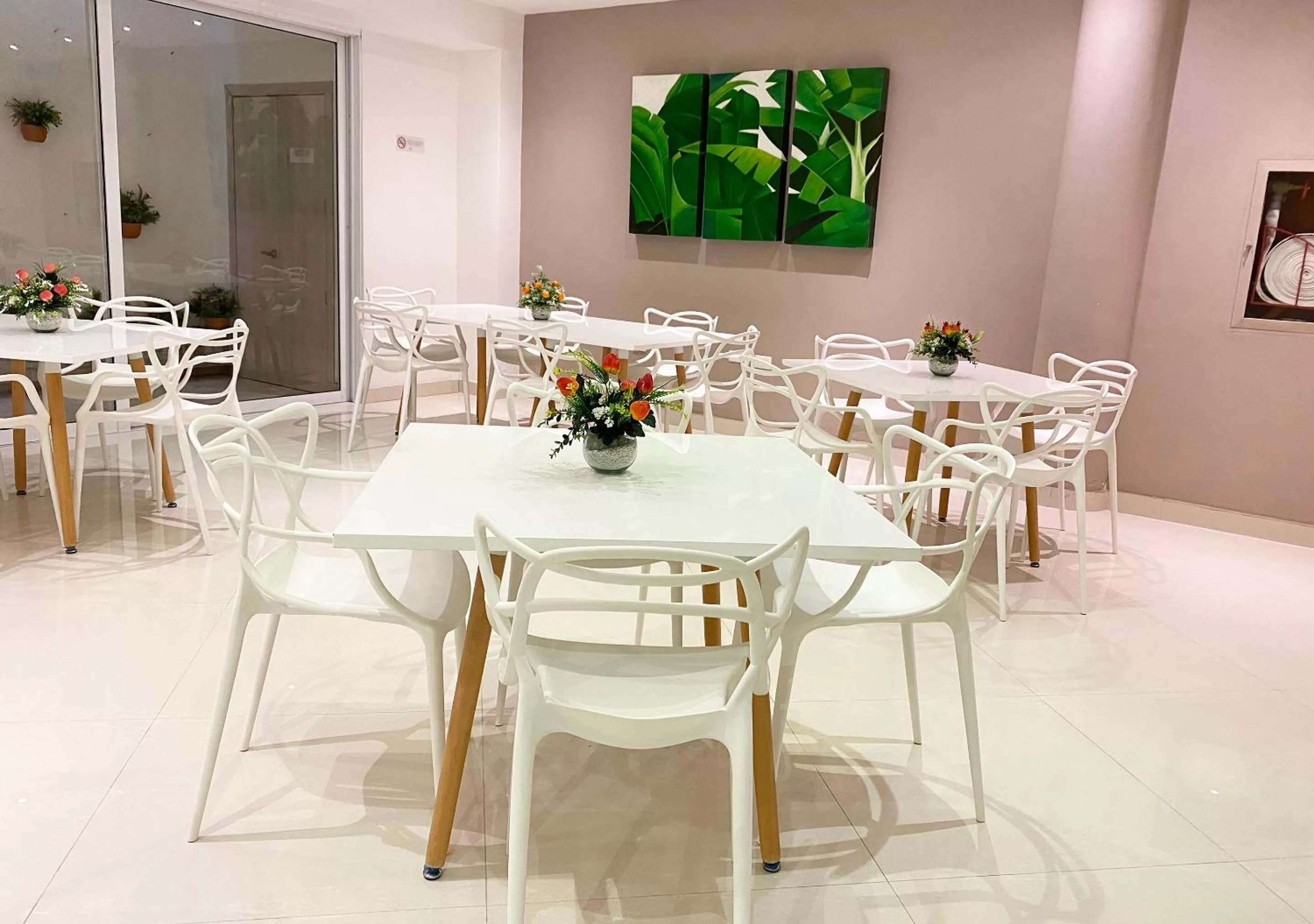 Area and facilities in Hotel 1525 By GEH Suites