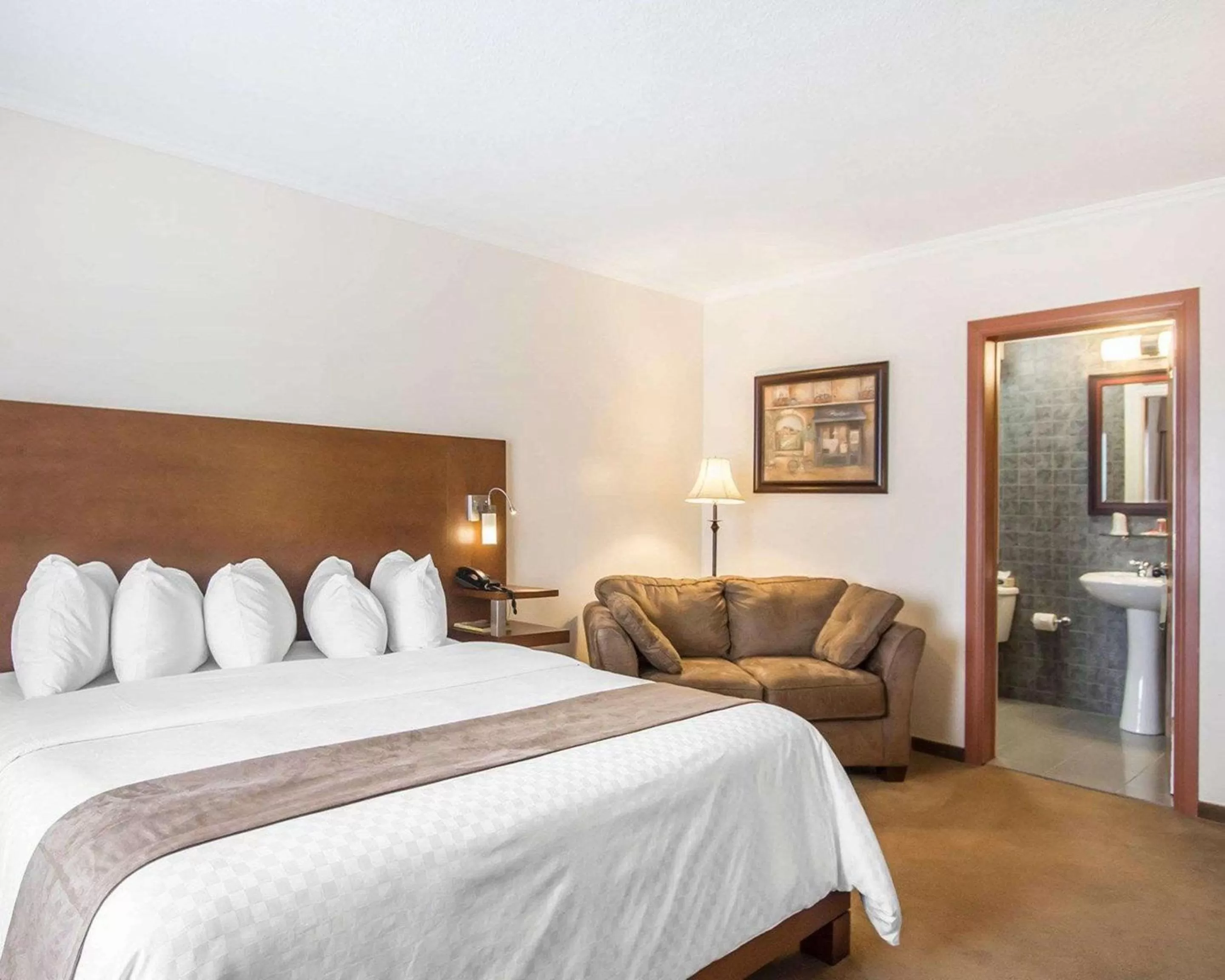 Photo of the whole room, Bed in Hotel Danube Bleu