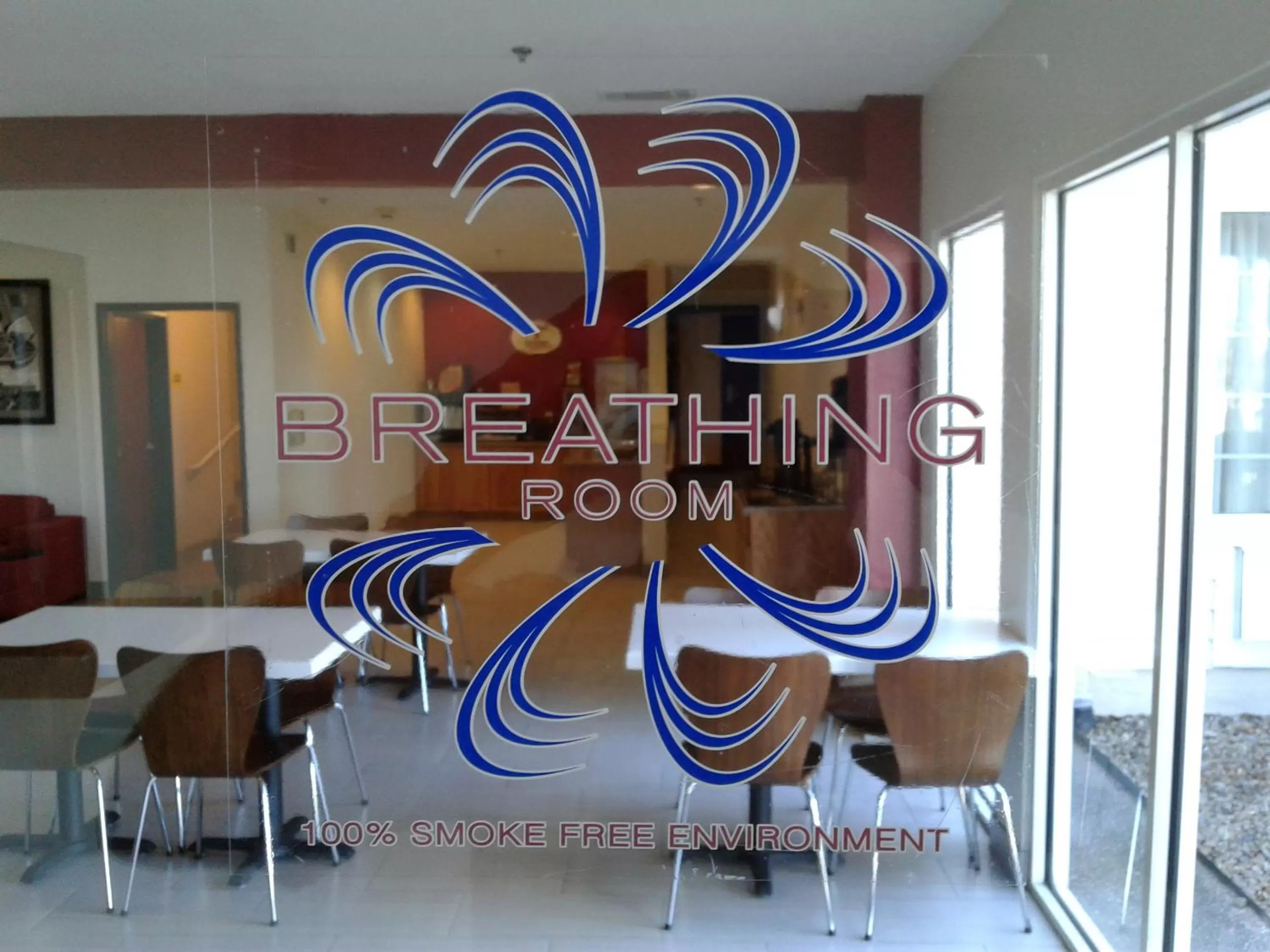 King Room with Roll-In Shower - Mobility Access/Non-Smoking in Super 8 by Wyndham Garland/Rowlett/East Dallas area