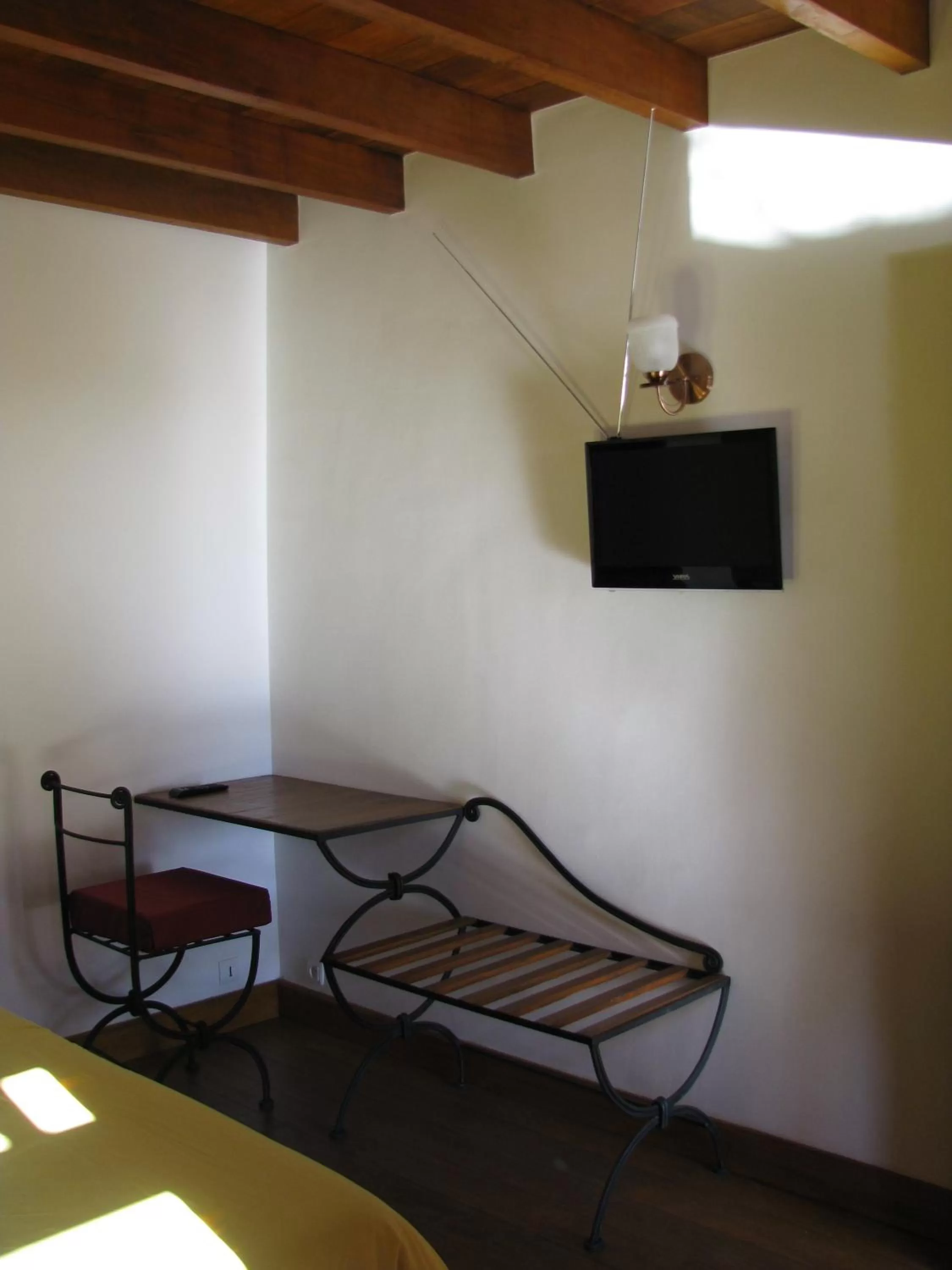 TV and multimedia, Seating Area in Belvedere Hotel